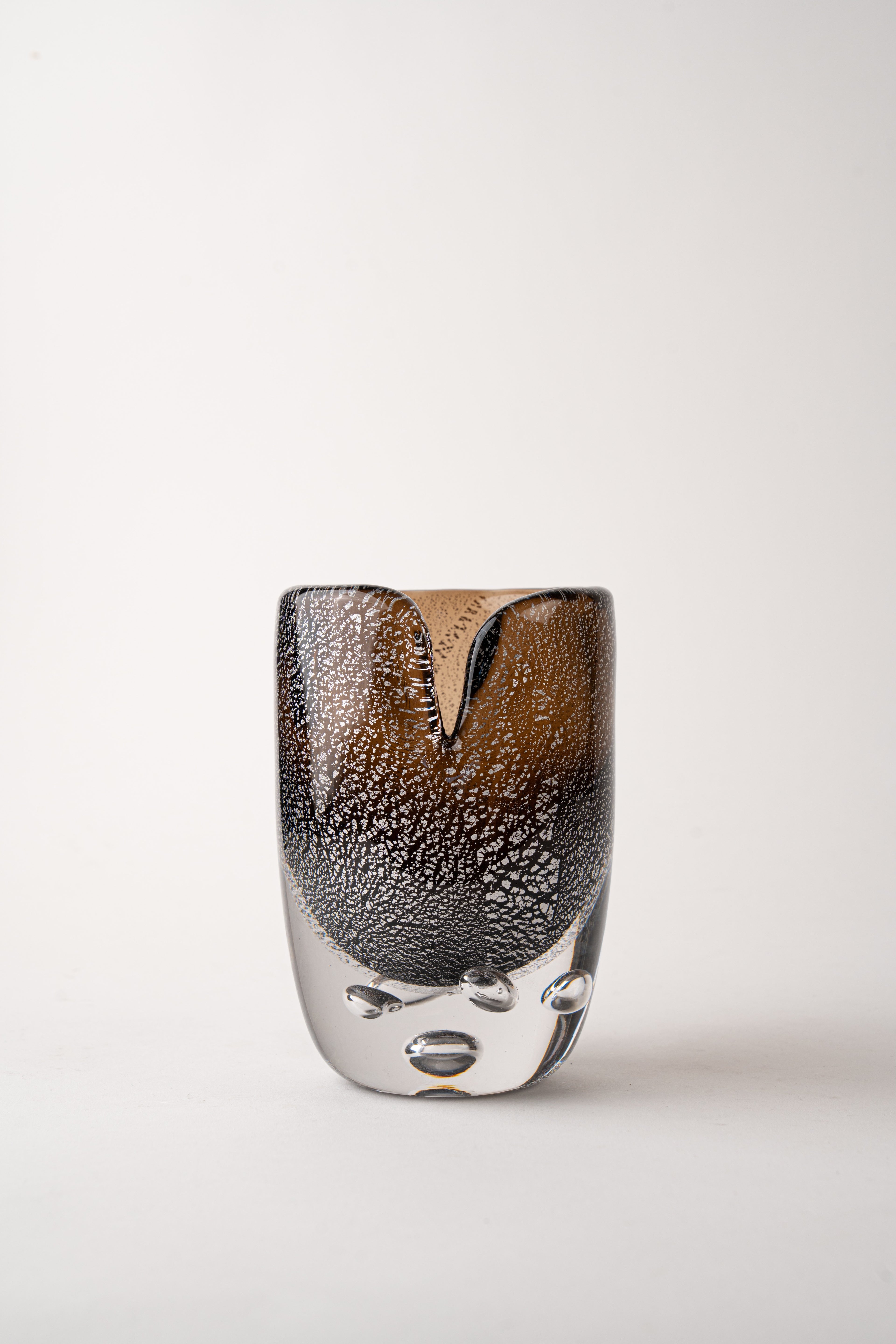 V NOTCH VASE - SHORT