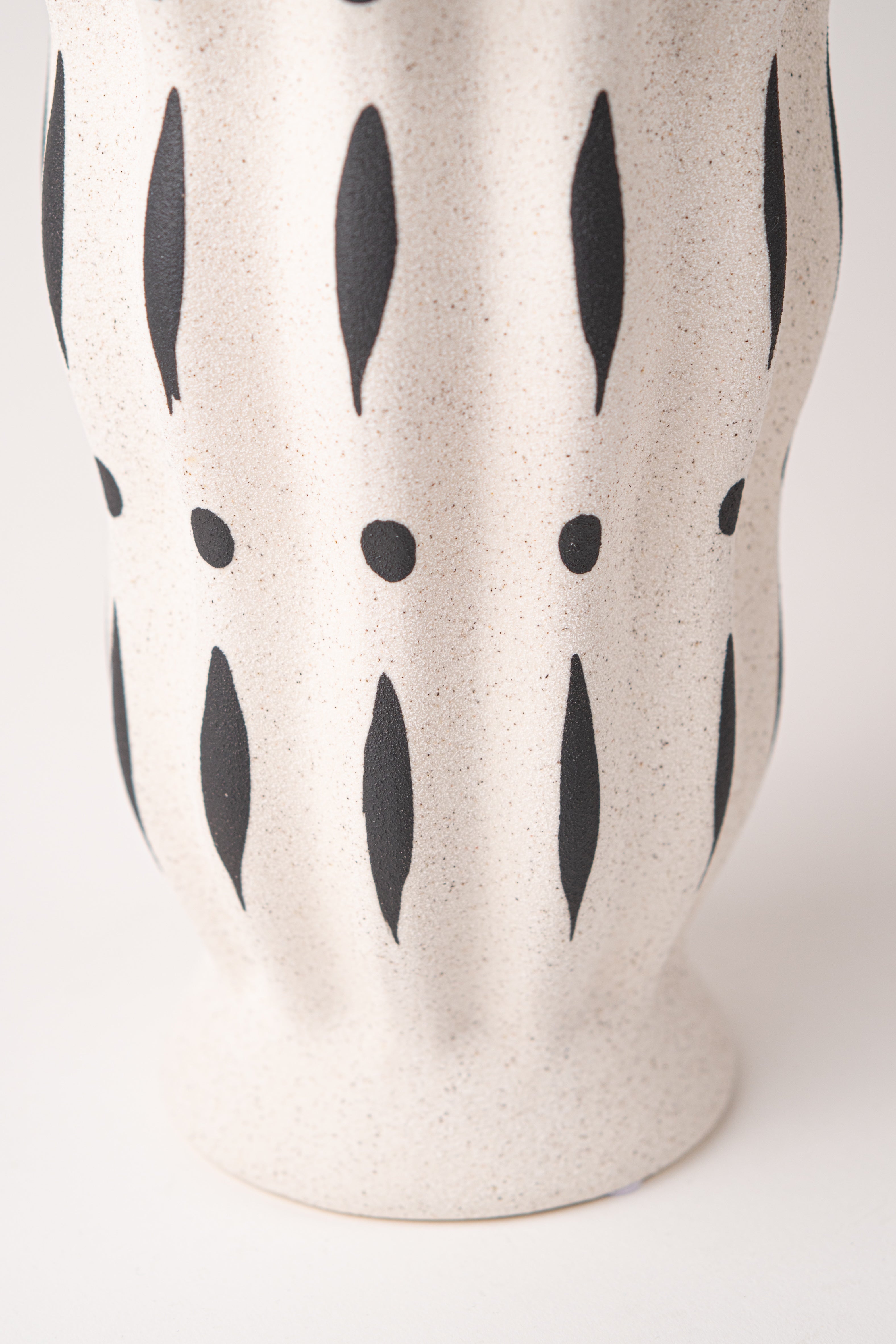 MULTI-LEAF PATTERN VASE