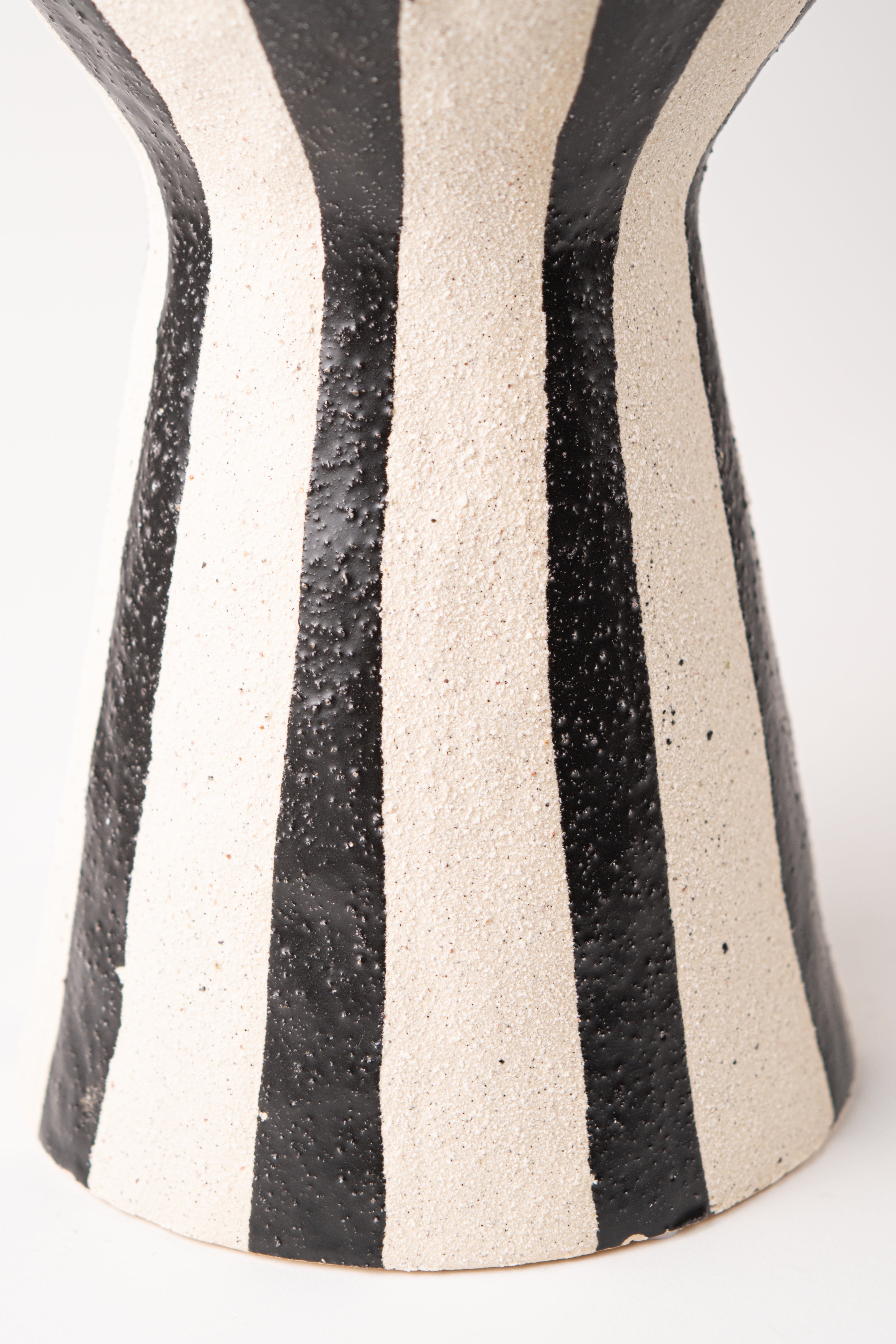 THE BLACK LINE VASE - LARGE
