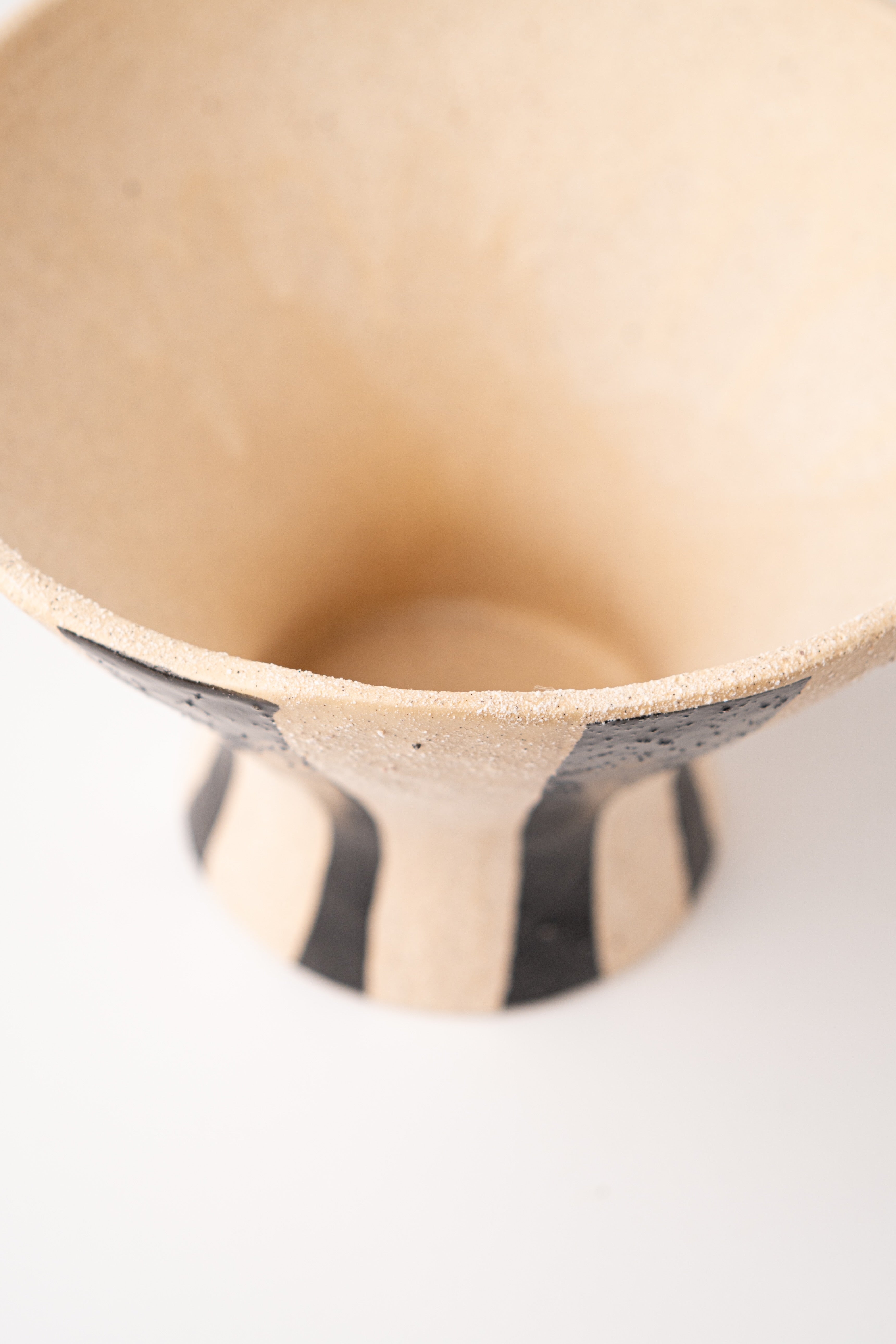 THE BLACK LINE VASE - MEDIUM
