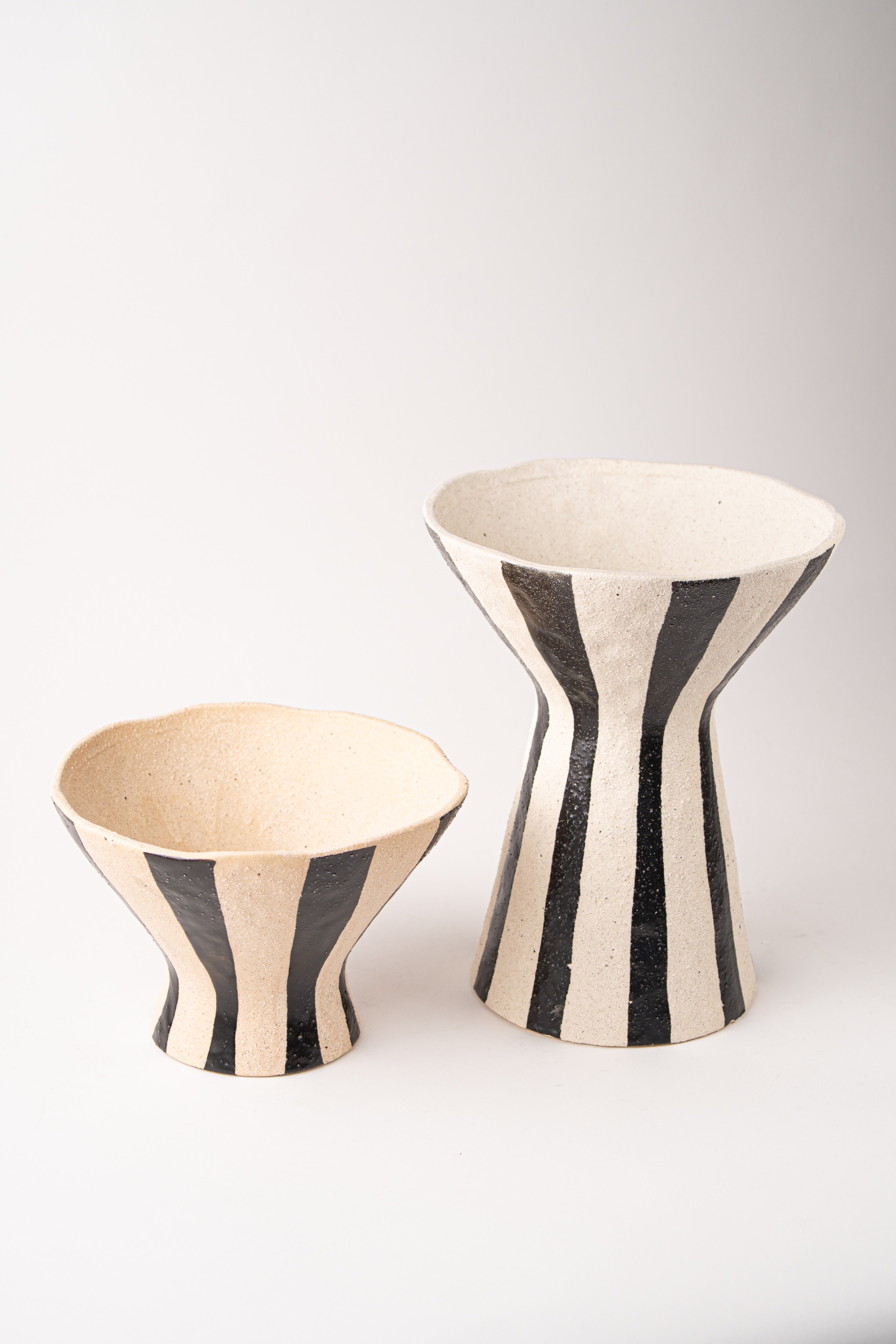 THE BLACK LINE VASE - MEDIUM