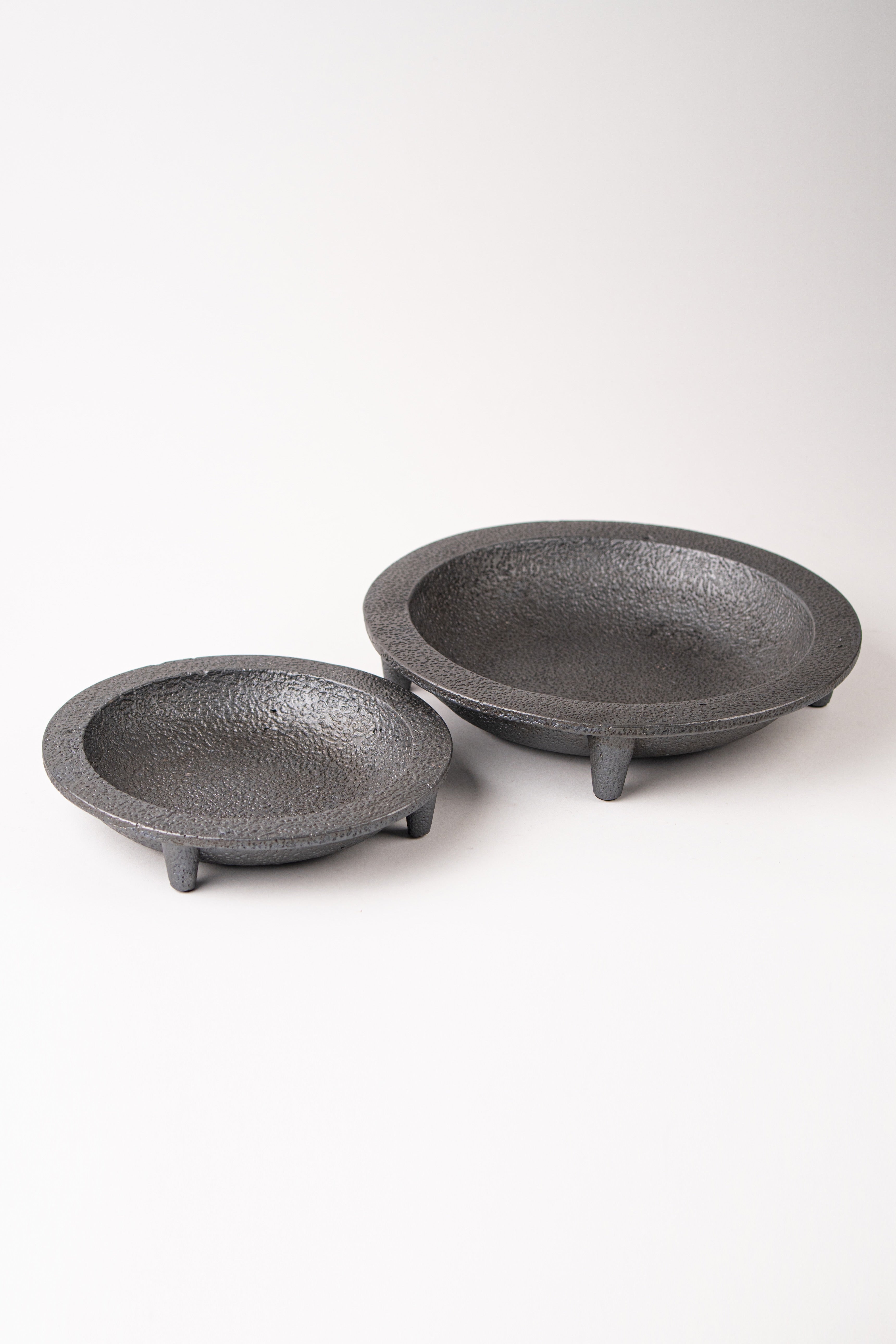 CEMENT BLACK ROUND PLATE - SMALL