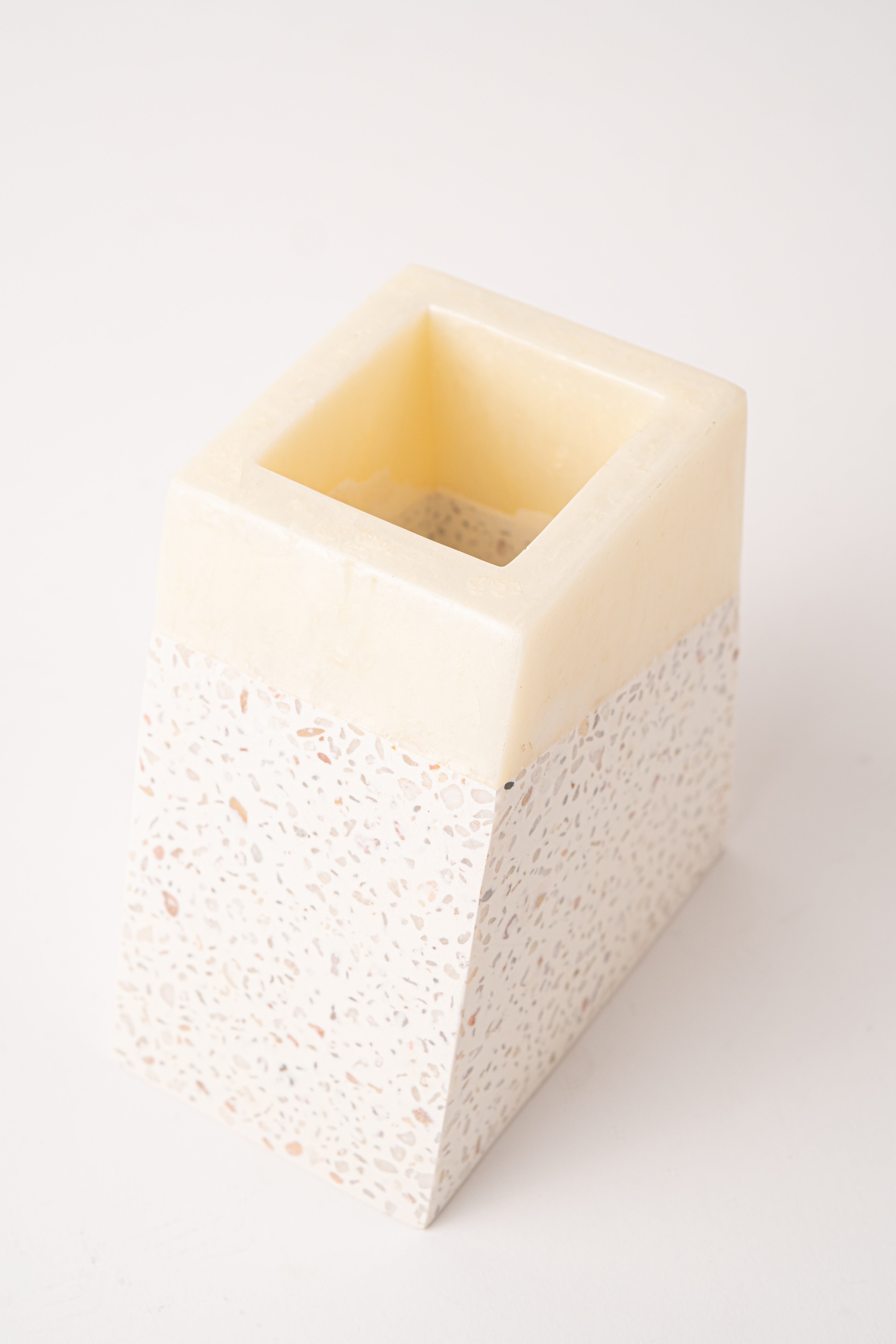 BOOKEND AND PEN-HOLDER - URBAN SPELLING