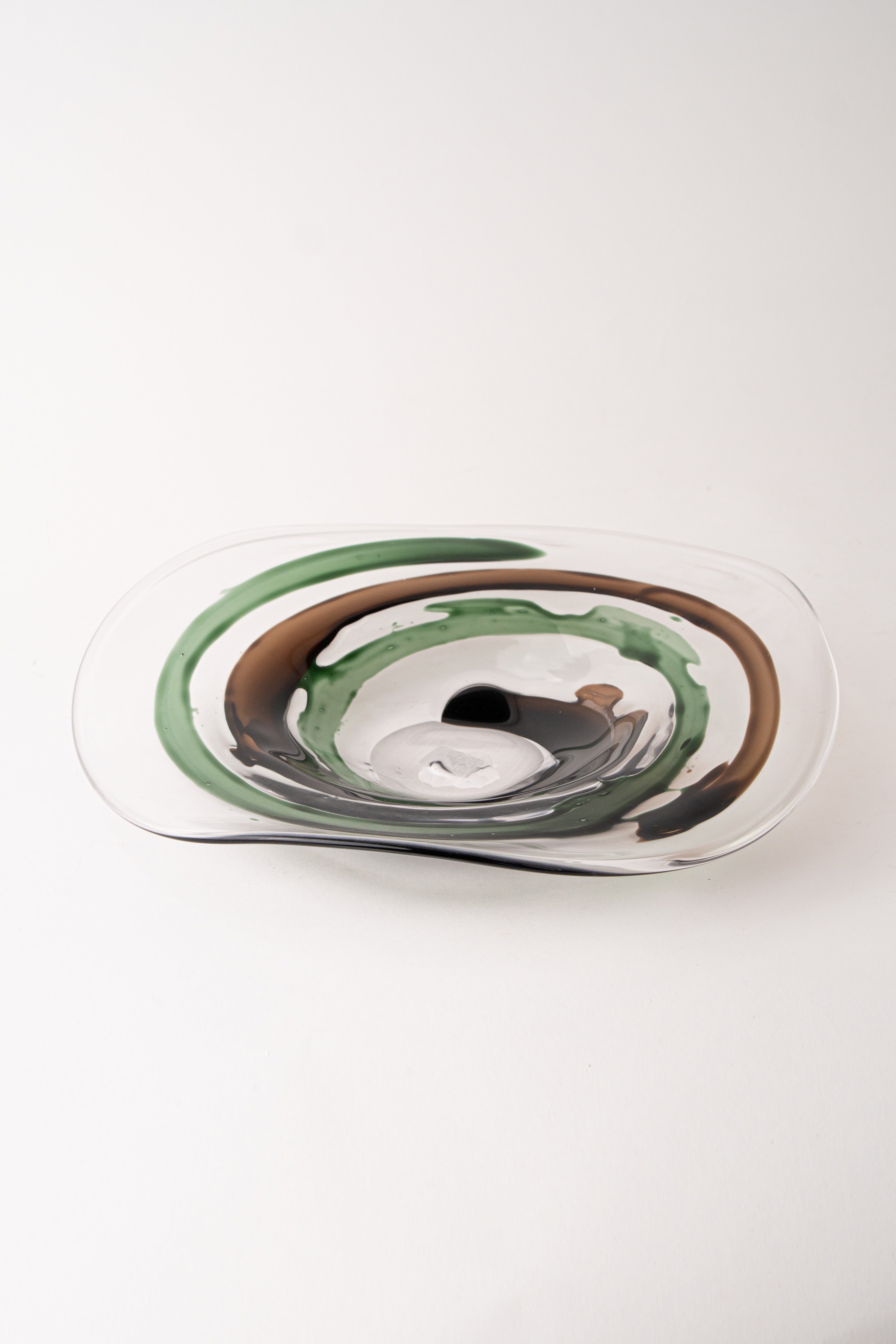GREEN AND BROWN HYPNOTIC LINES PLATE