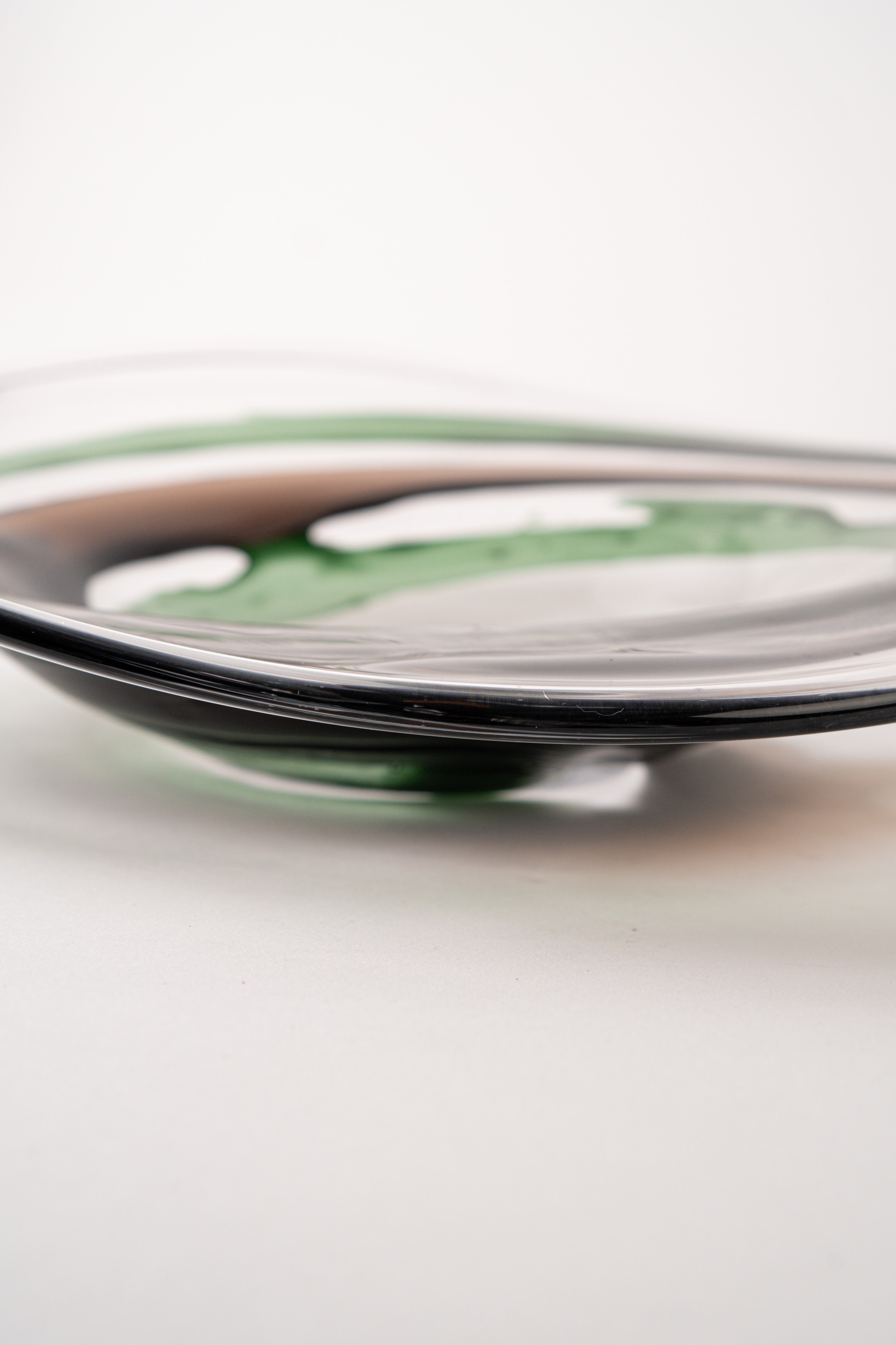GREEN AND BROWN HYPNOTIC LINES PLATE