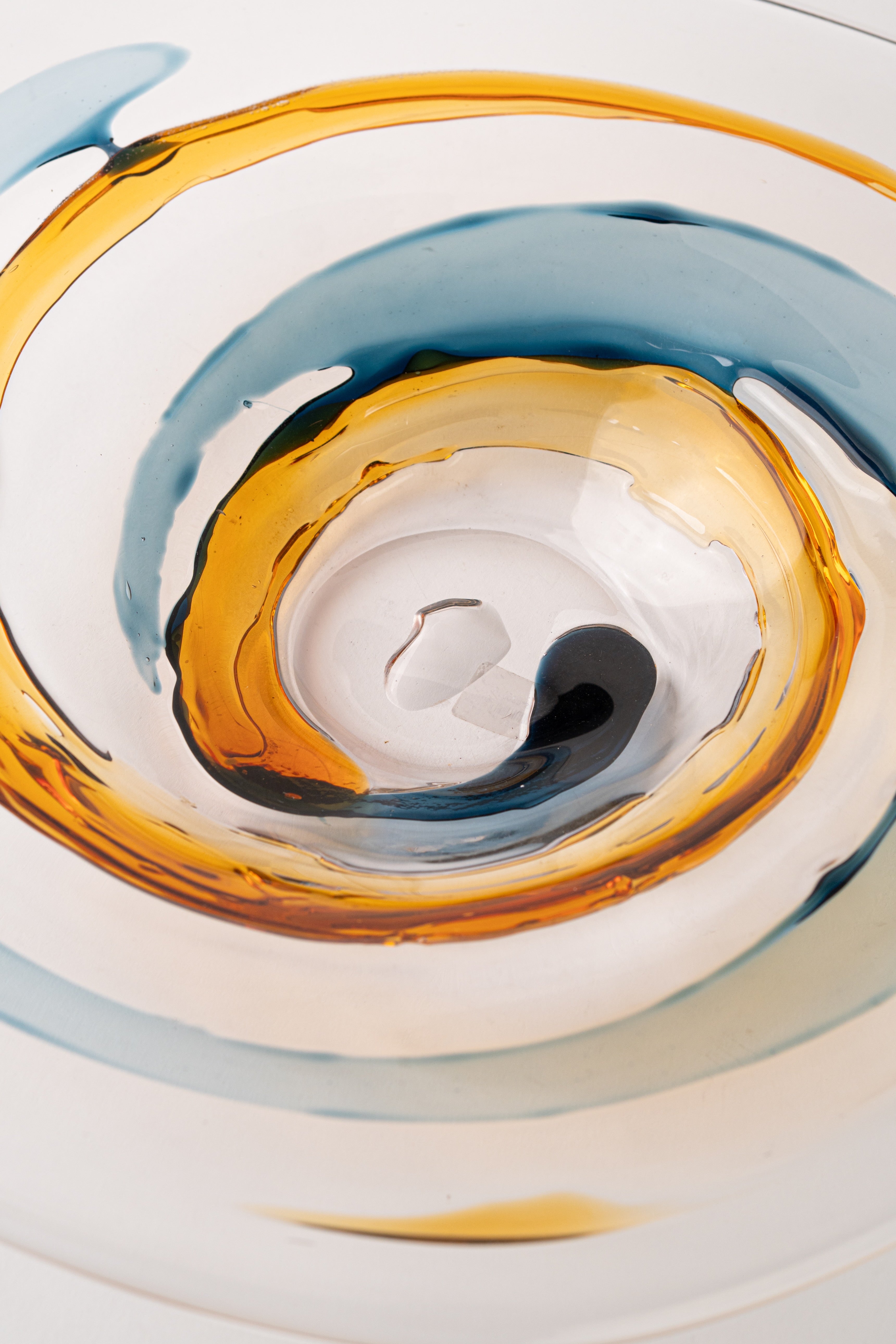 SKY BLUE AND YELLOW HYPNOTIC LINES PLATE