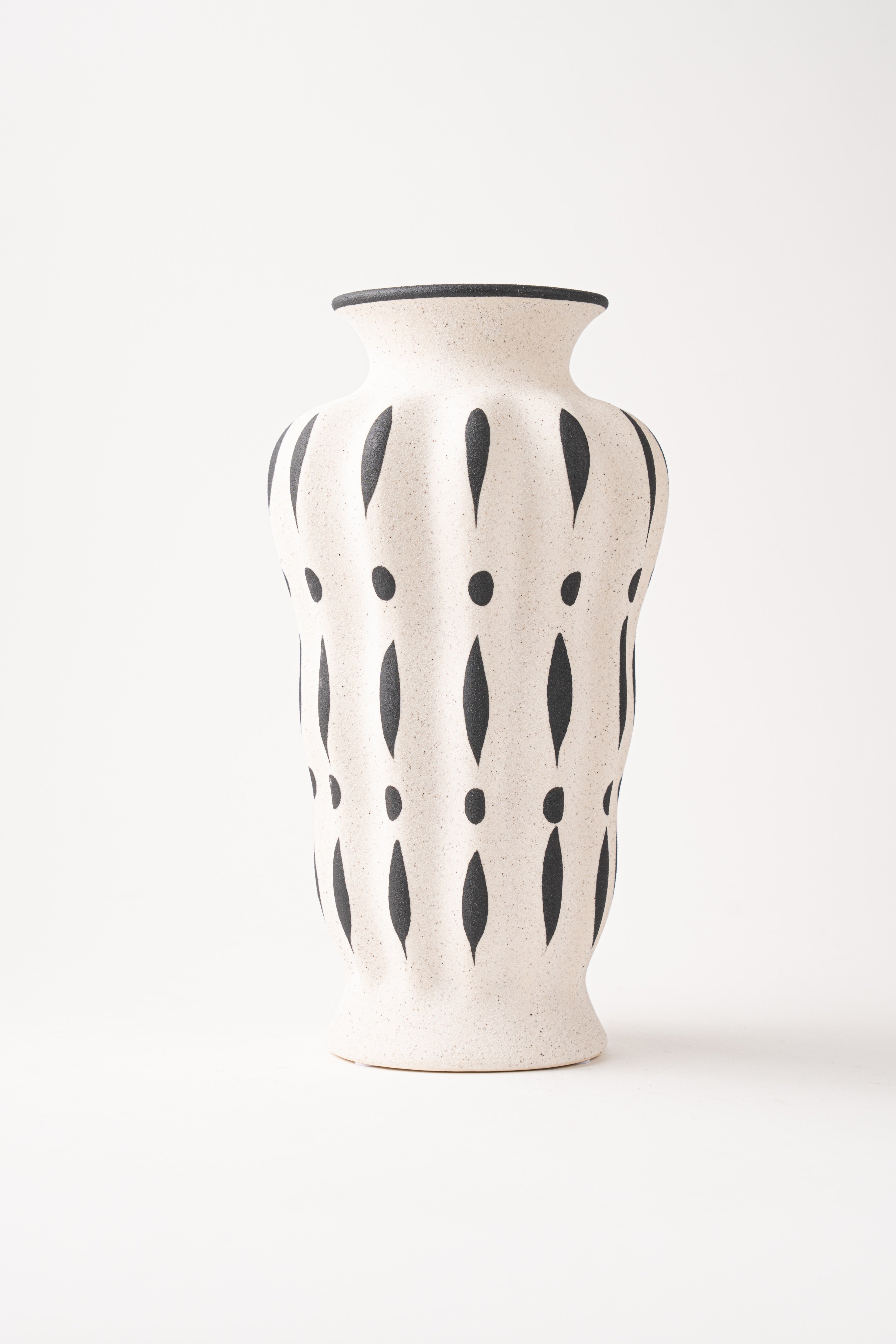 MULTI-LEAF PATTERN VASE