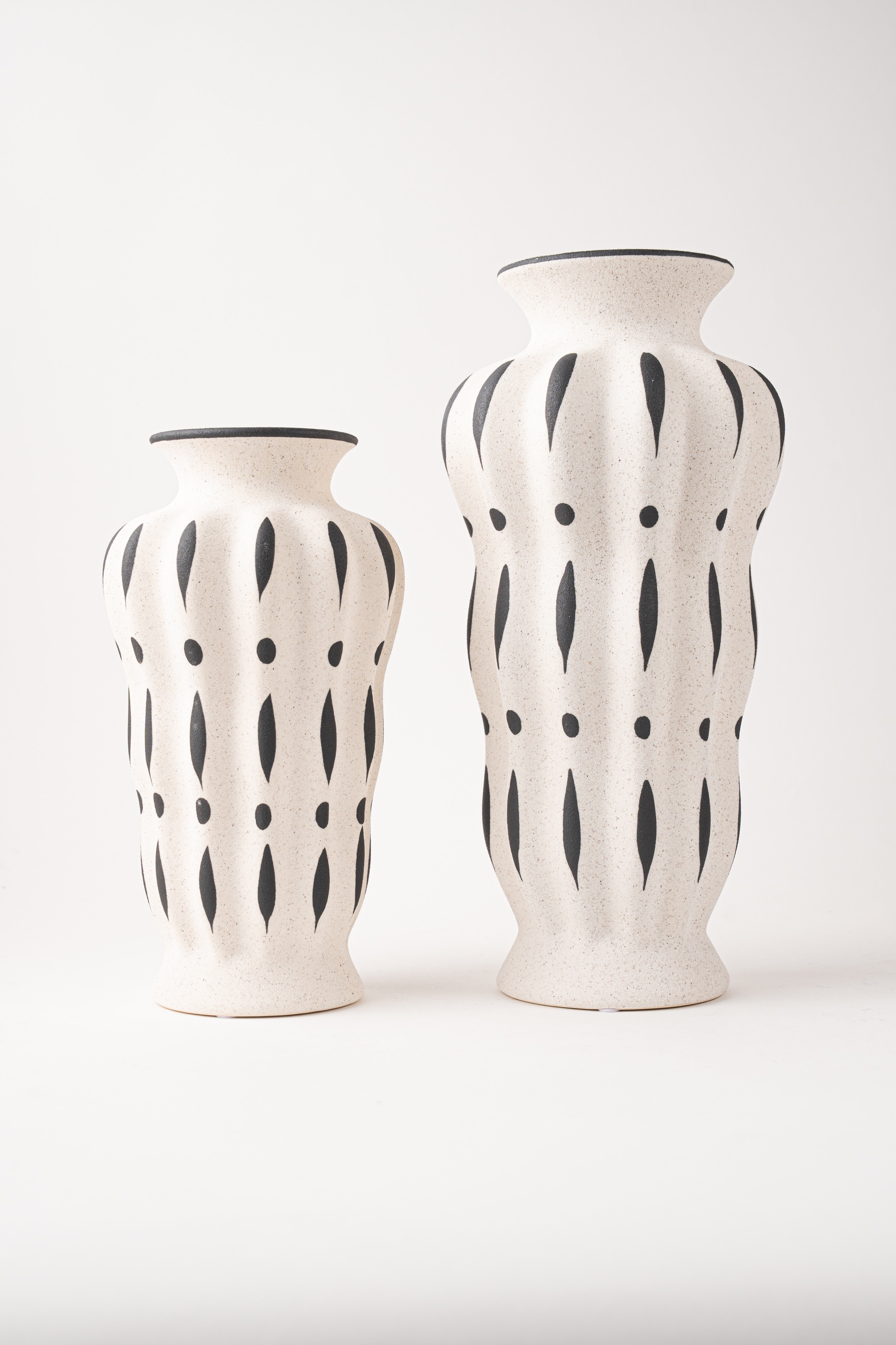 MULTI-LEAF PATTERN VASE