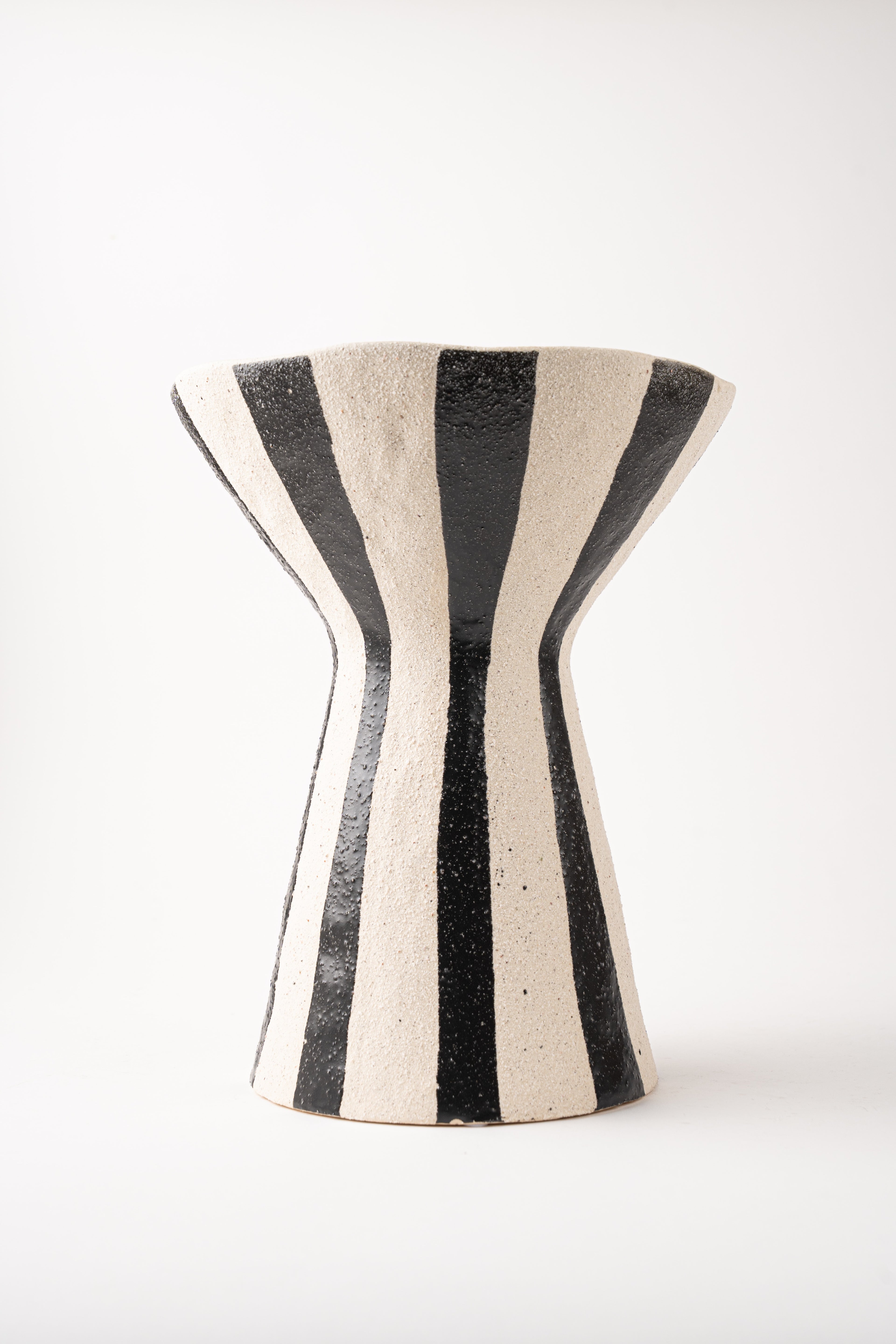 THE BLACK LINE VASE - LARGE