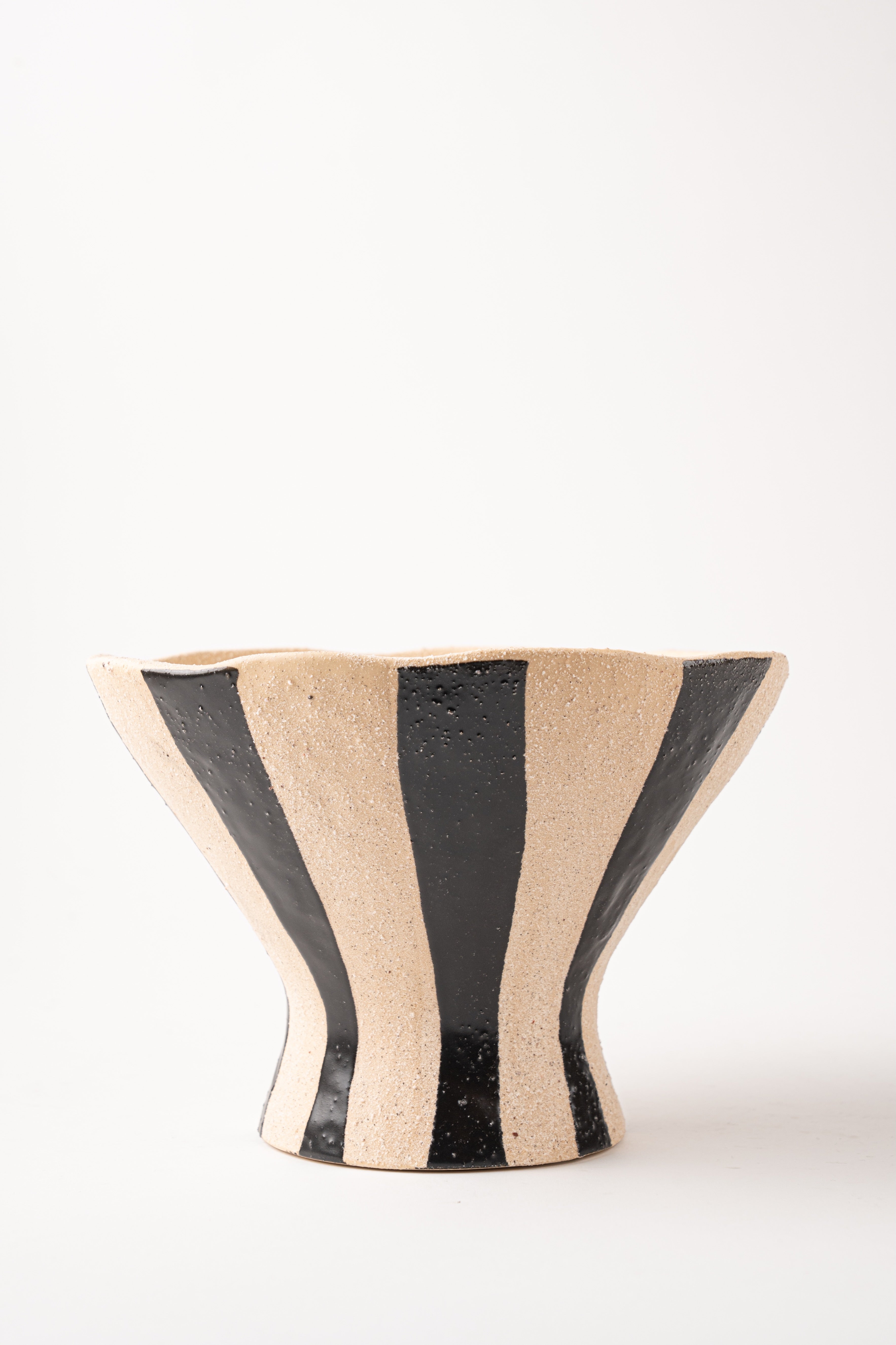 THE BLACK LINE VASE - MEDIUM