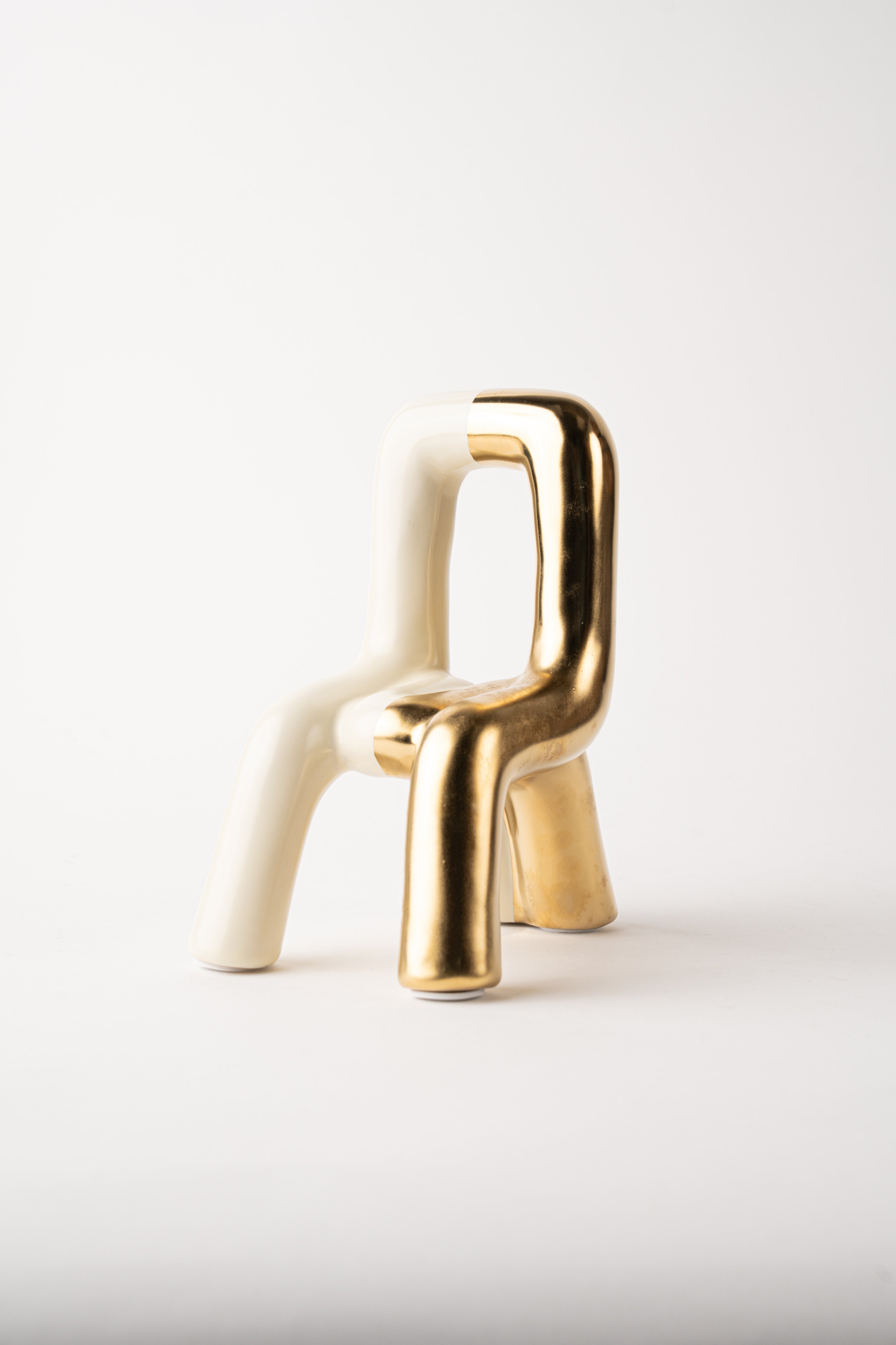 COMPOUND COLOR CHAIR