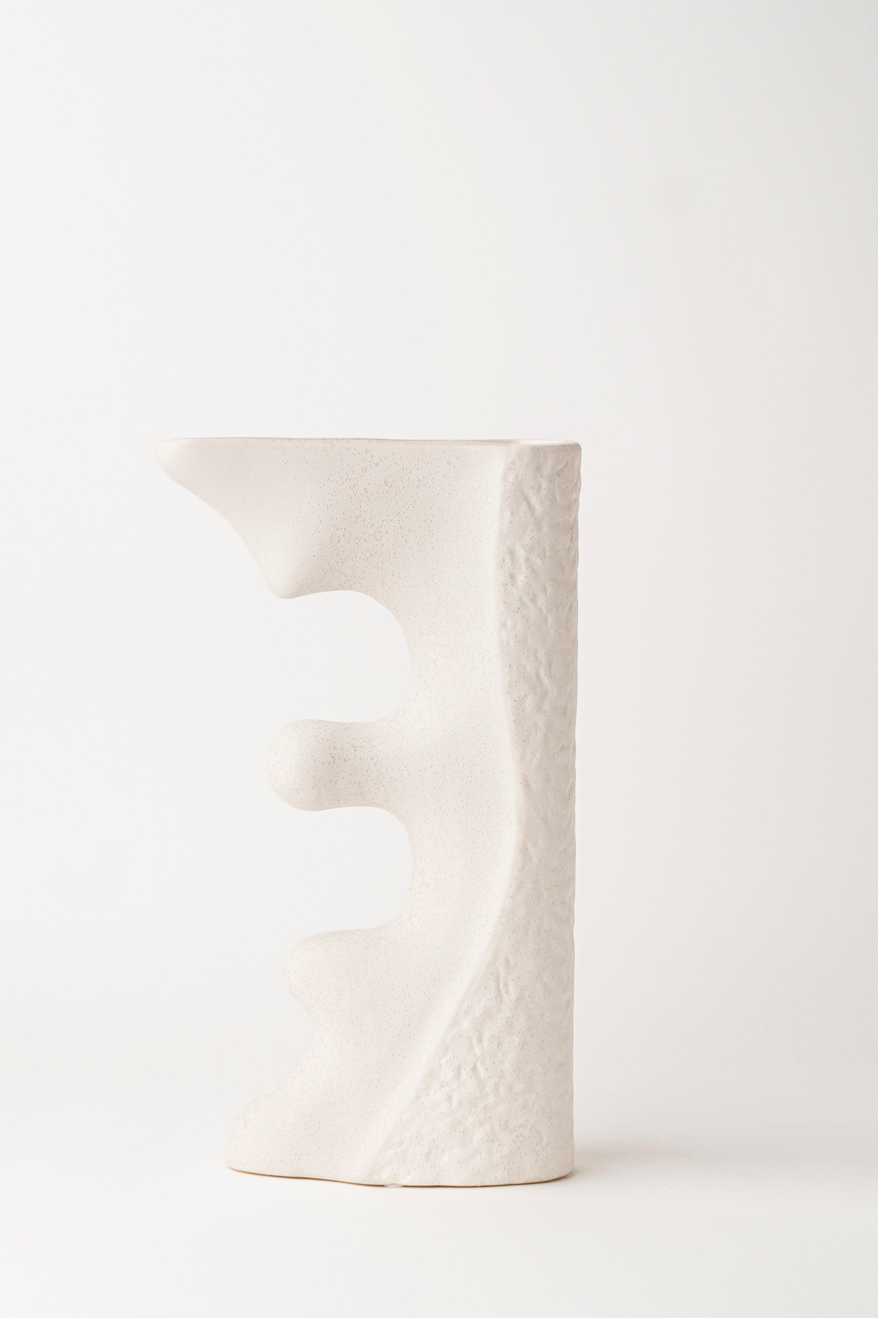 THE STREAMLINE CROSS VASE - WHITE