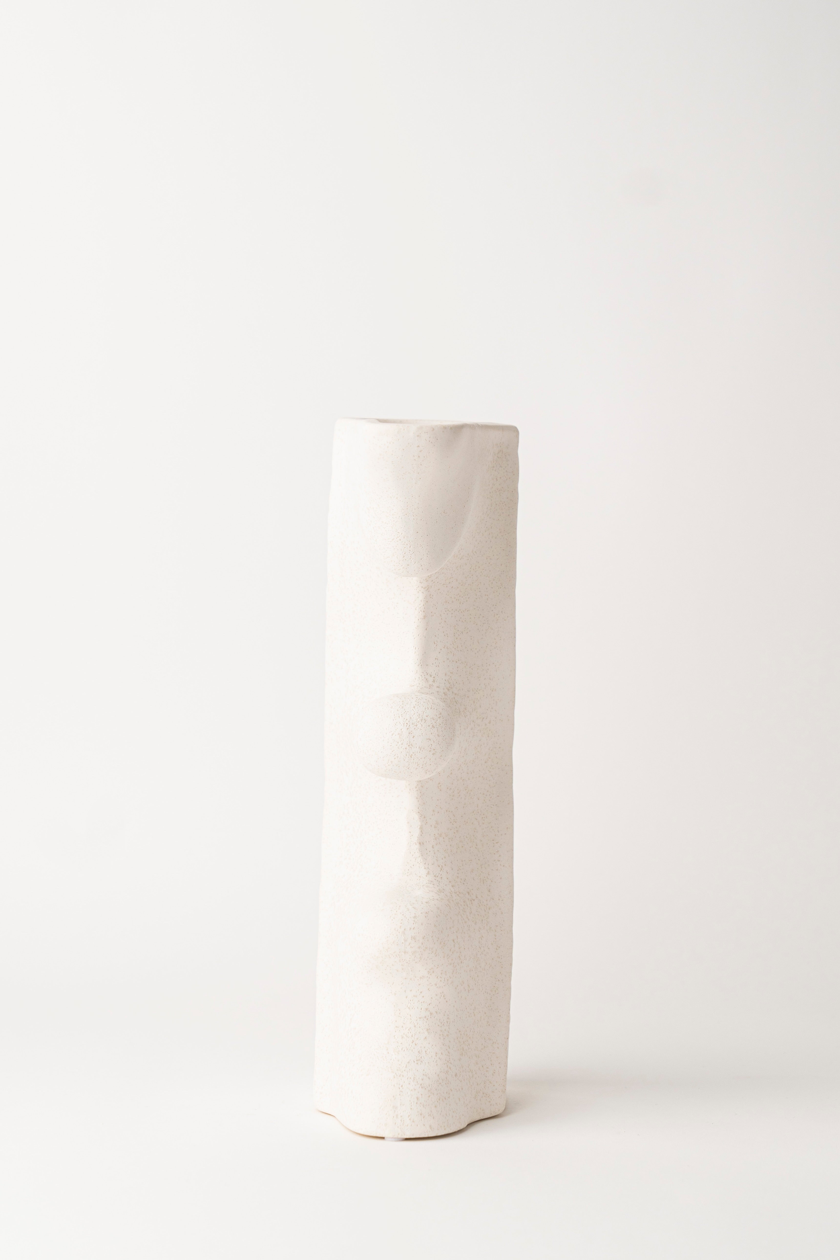THE STREAMLINE CROSS VASE - WHITE