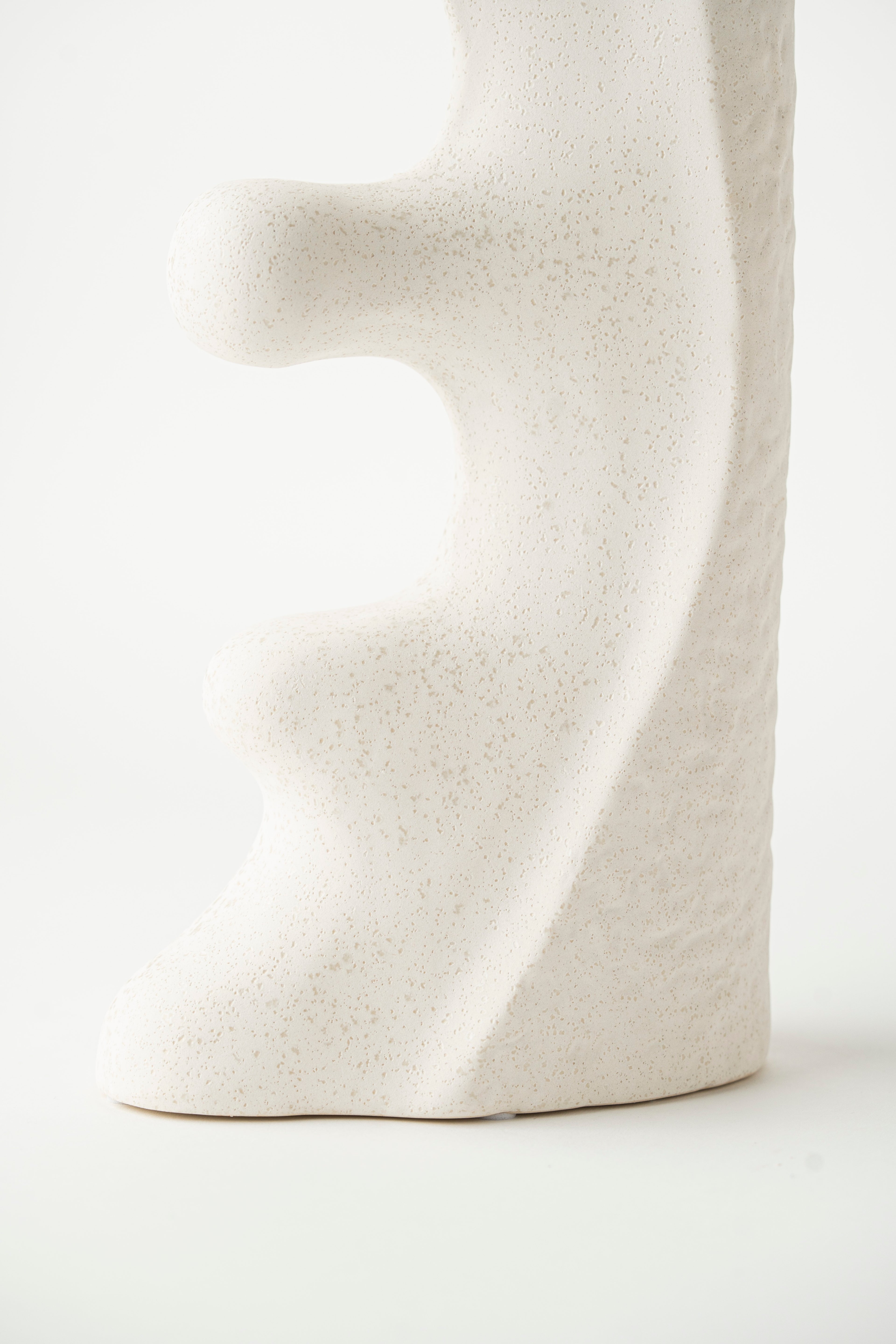 THE STREAMLINE CROSS VASE - WHITE