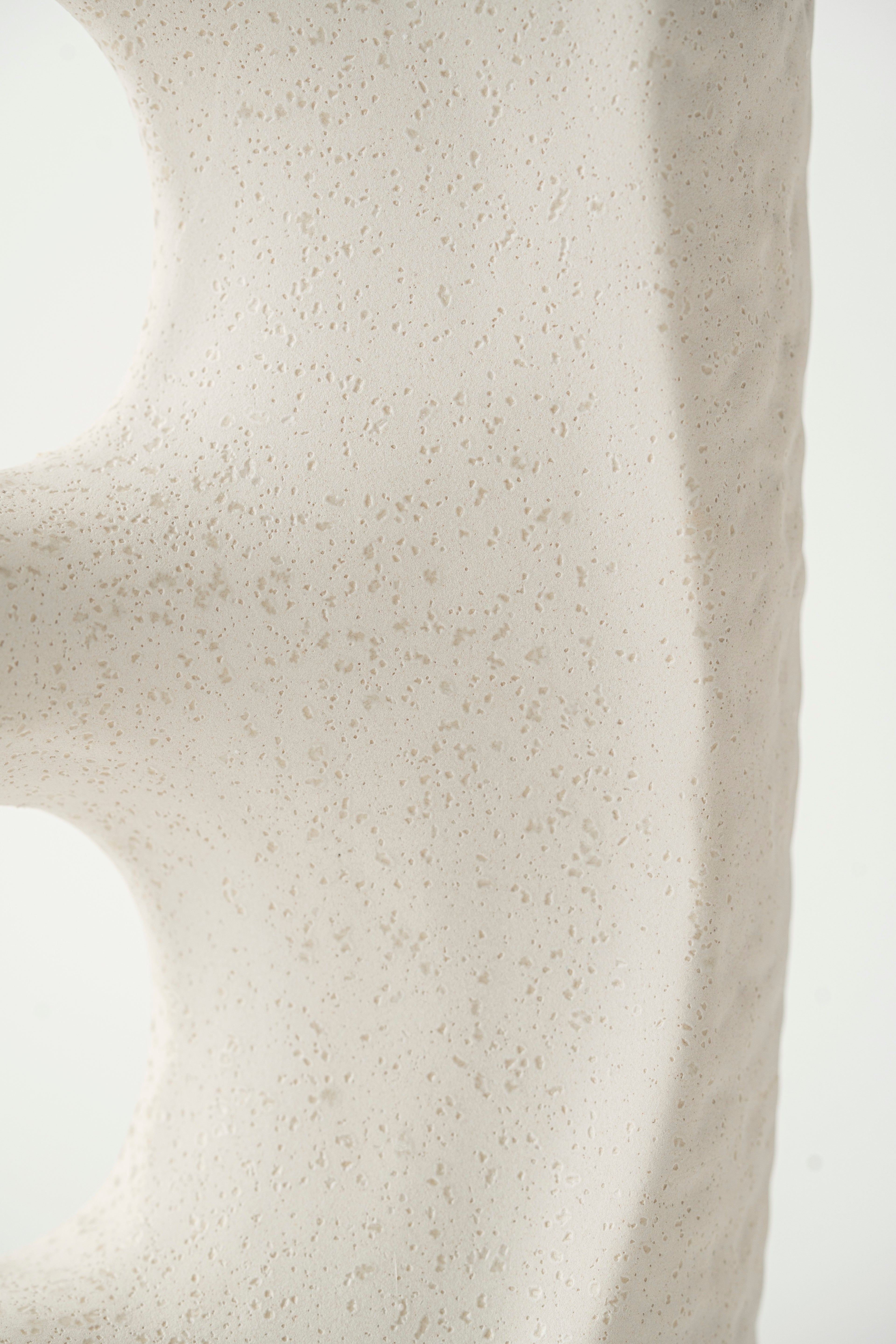 THE STREAMLINE CROSS VASE - WHITE