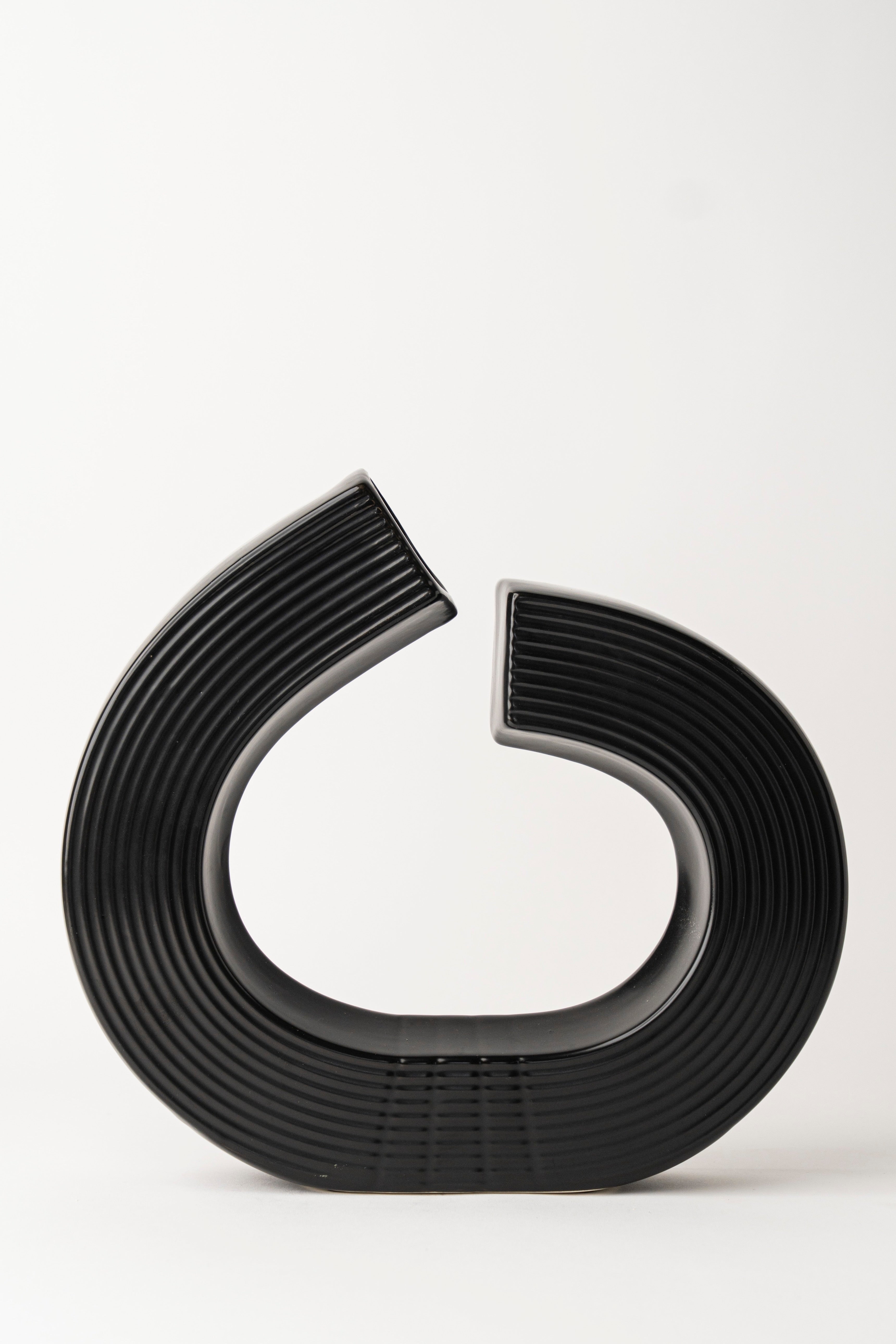 BLACK SEMICIRCLE DECORATION