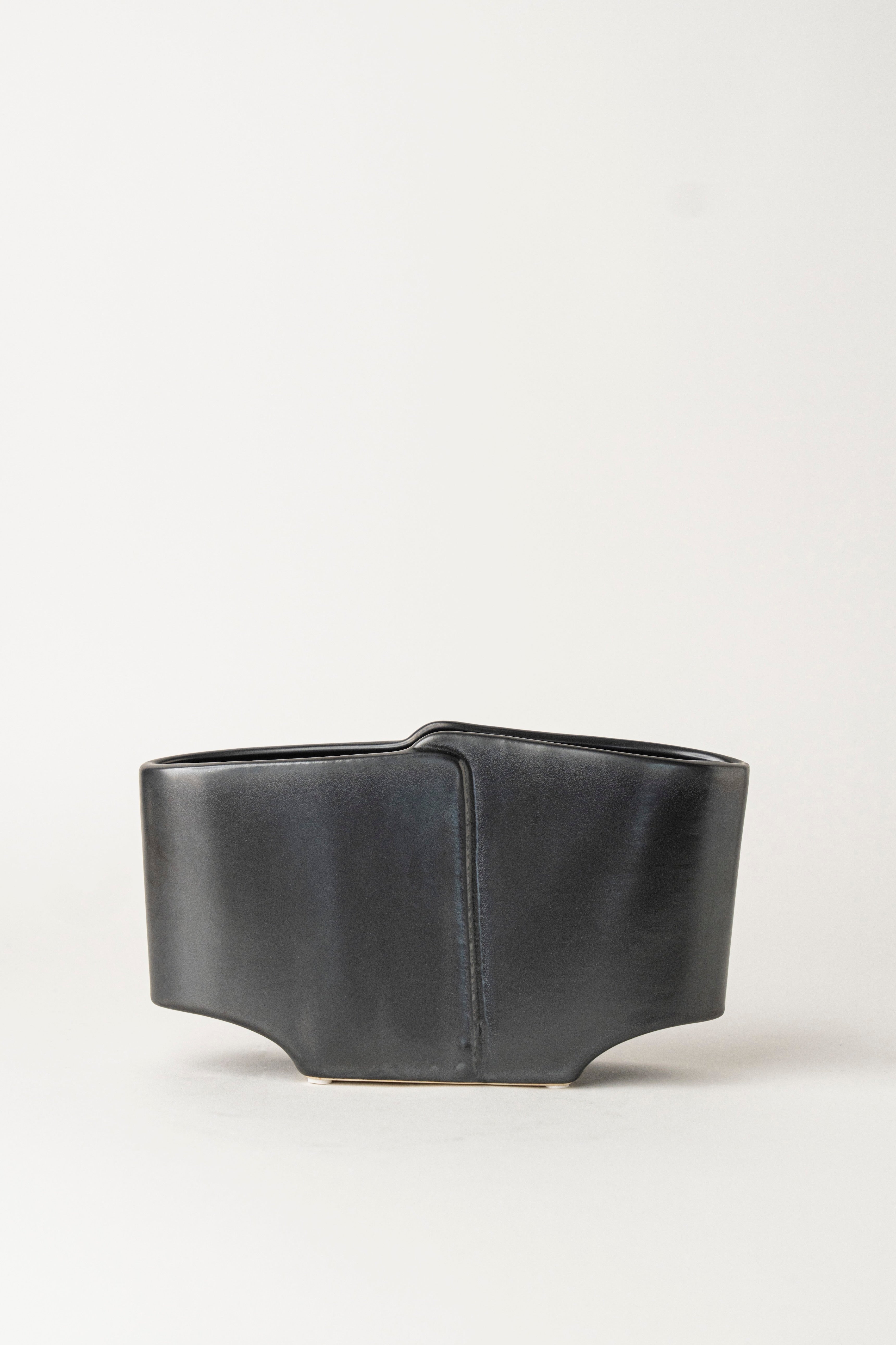 DOUBLE FLAP VASE SHORT