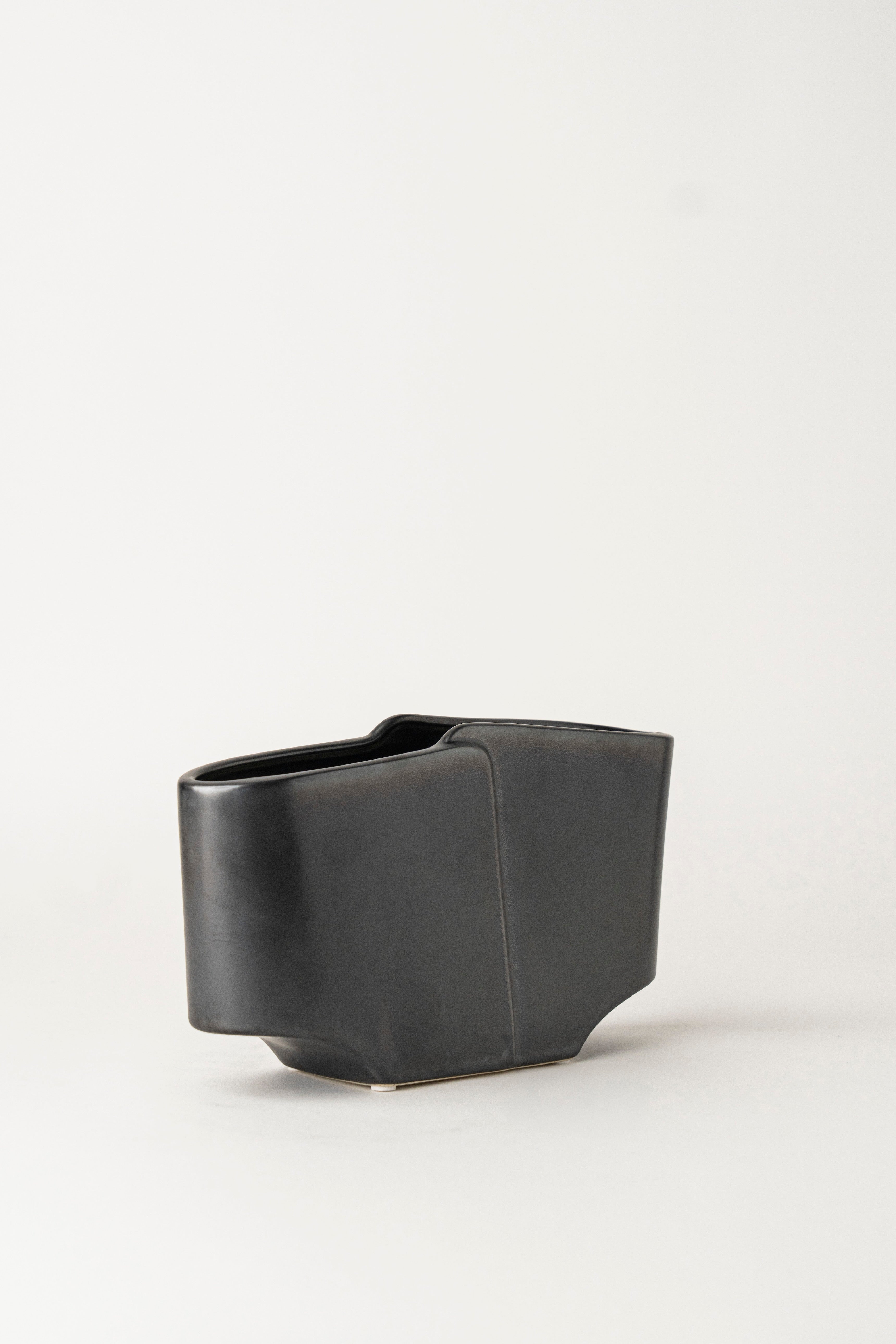 DOUBLE FLAP VASE SHORT