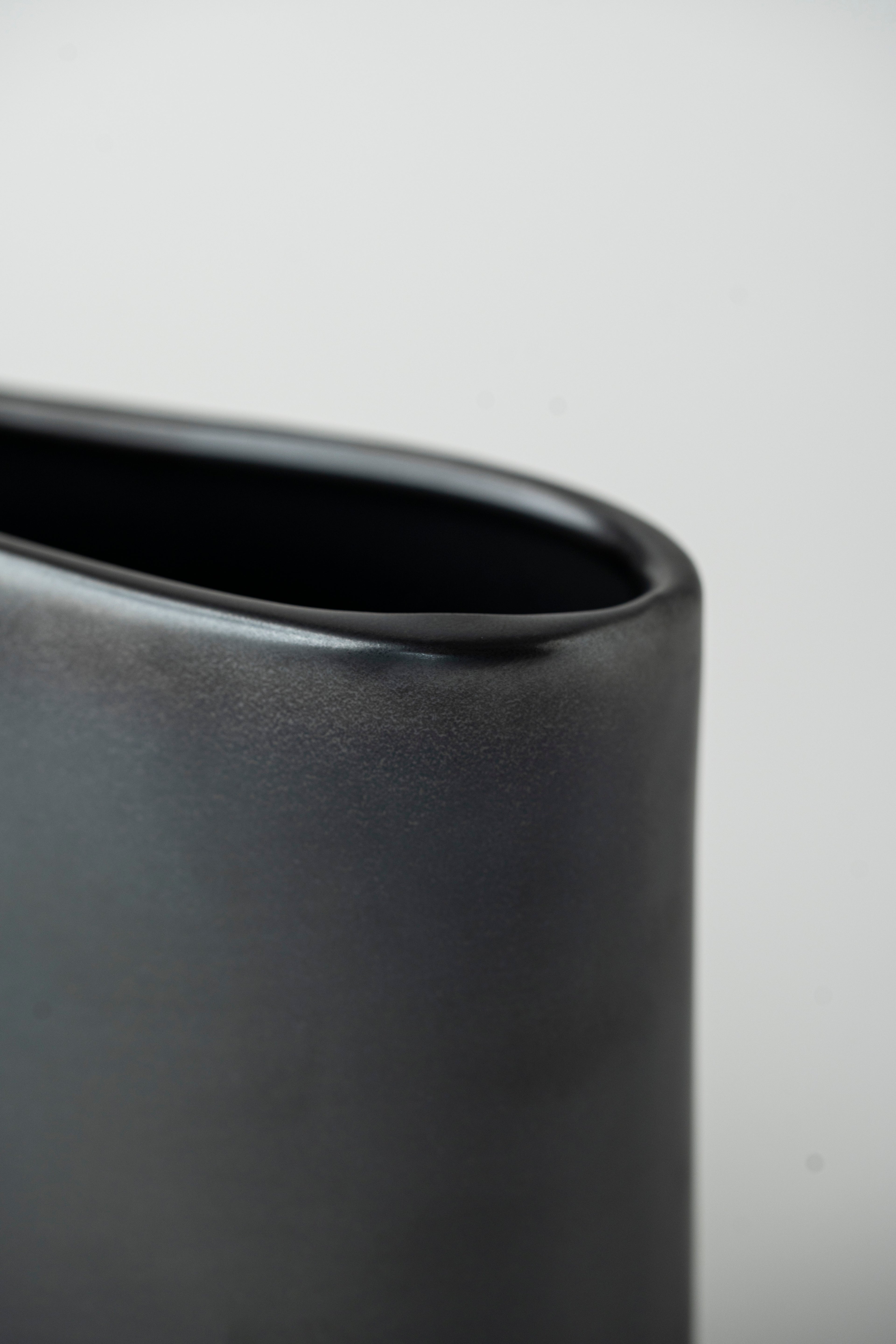 DOUBLE FLAP VASE SHORT