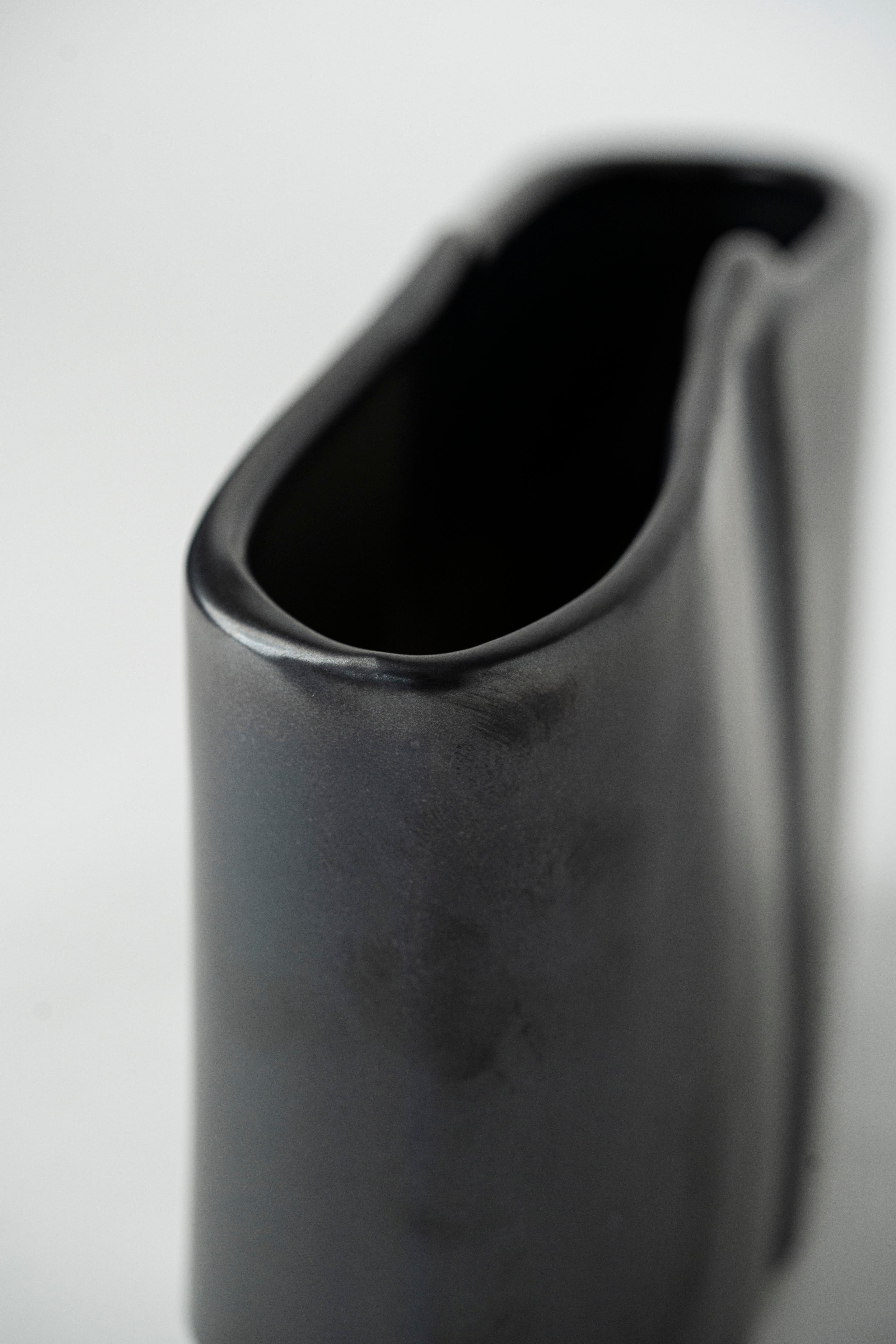DOUBLE FLAP VASE SHORT
