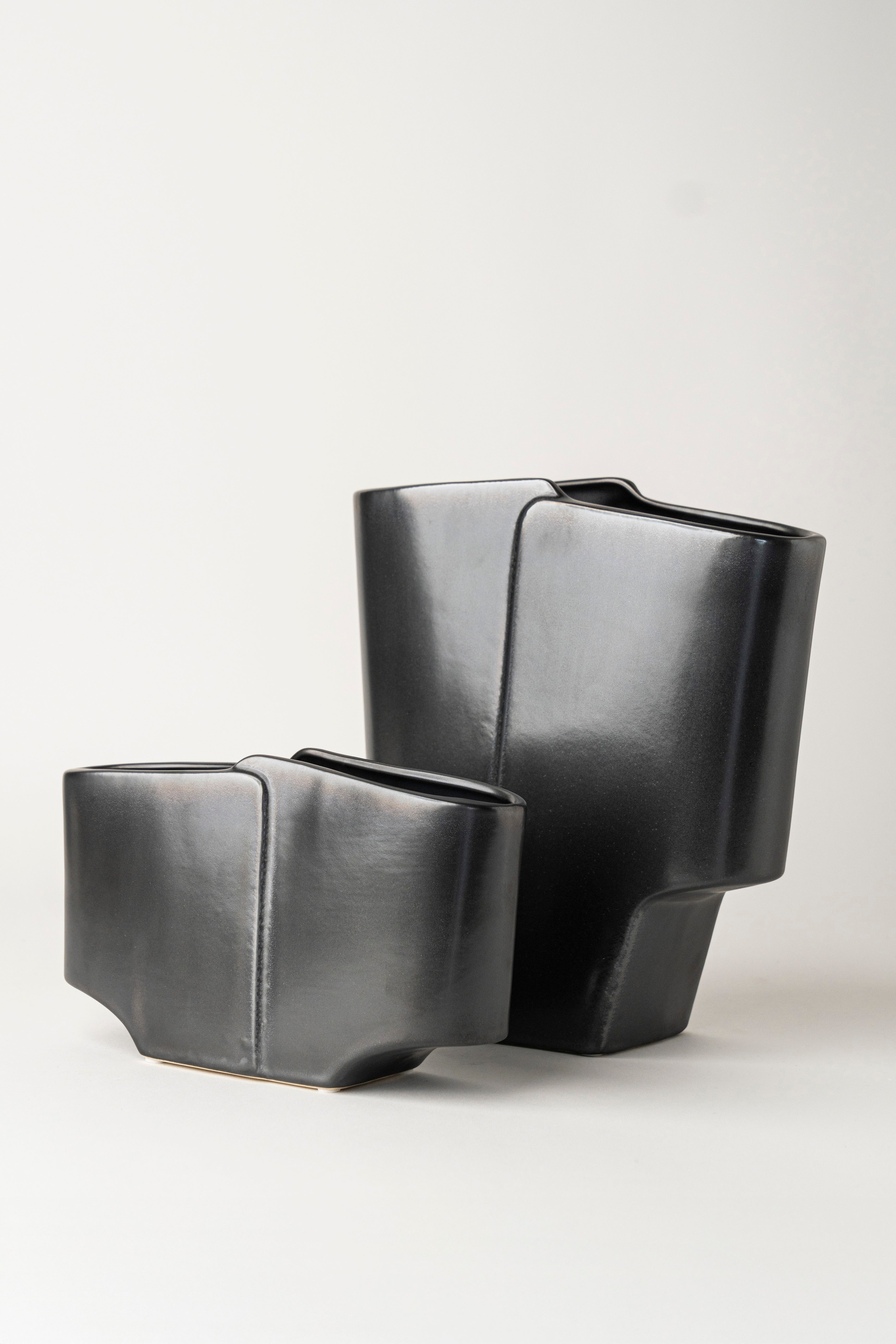 DOUBLE FLAP VASE SHORT