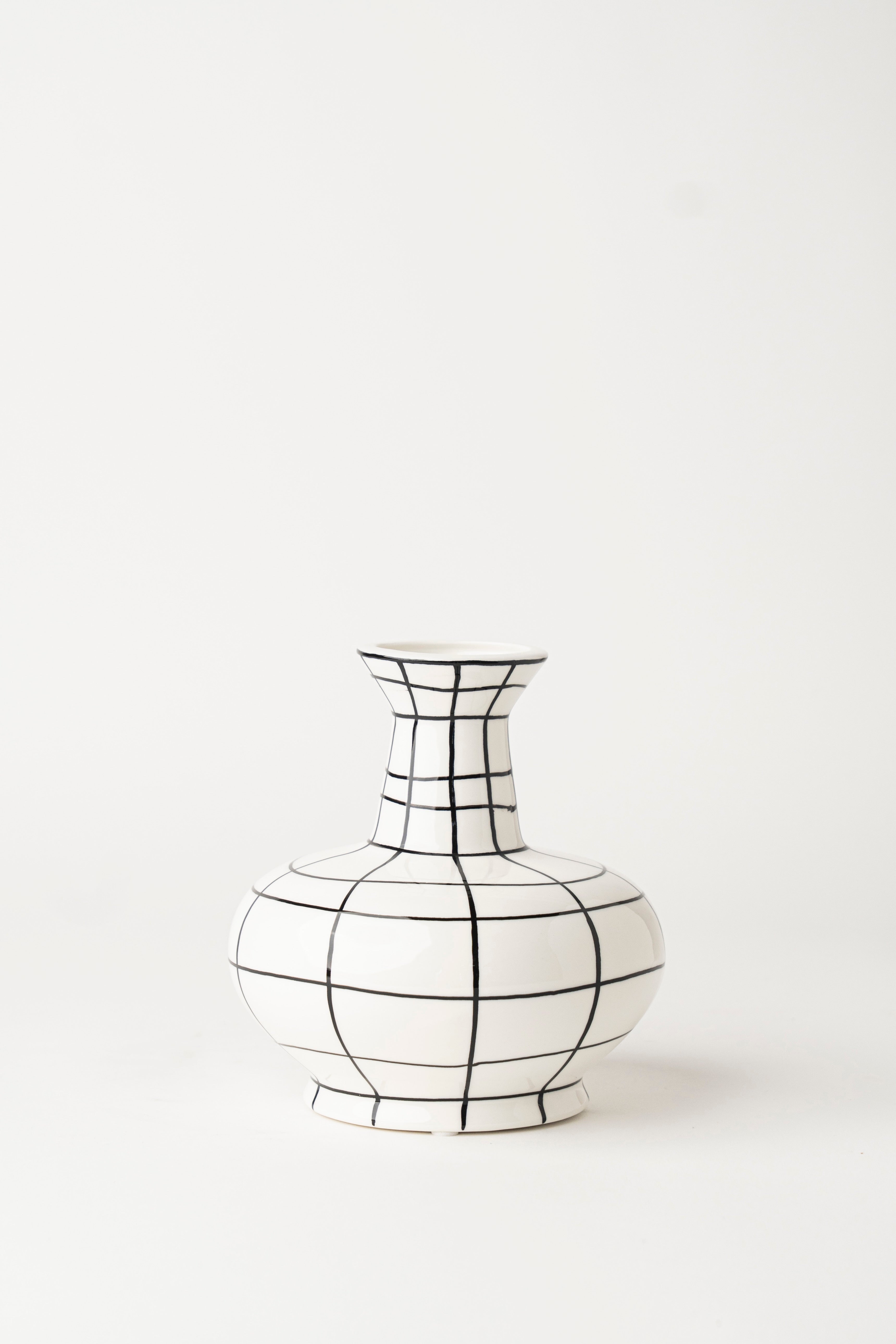 HAND-PAINTED GRID VASE SHORT