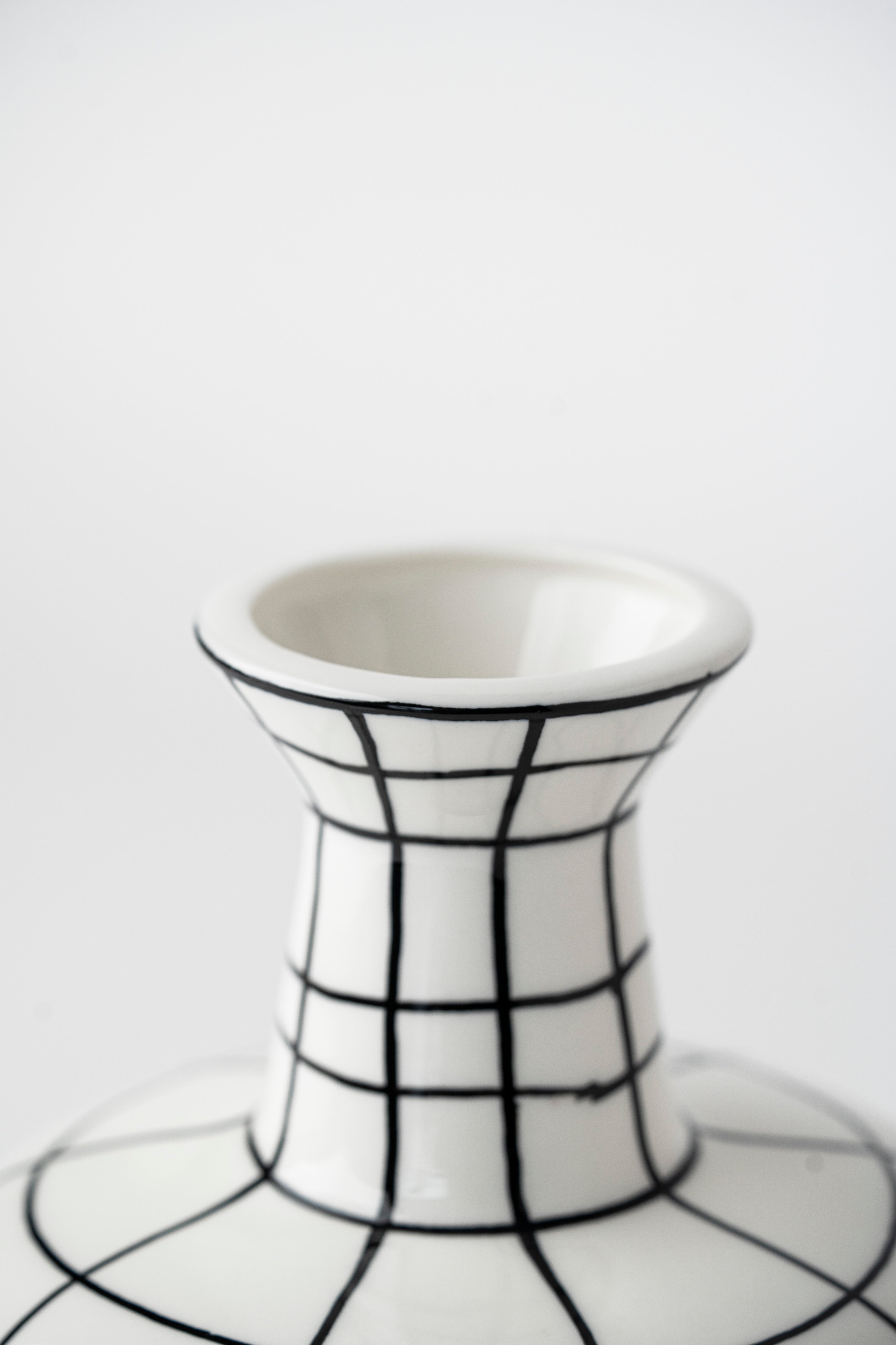 HAND-PAINTED GRID VASE SHORT