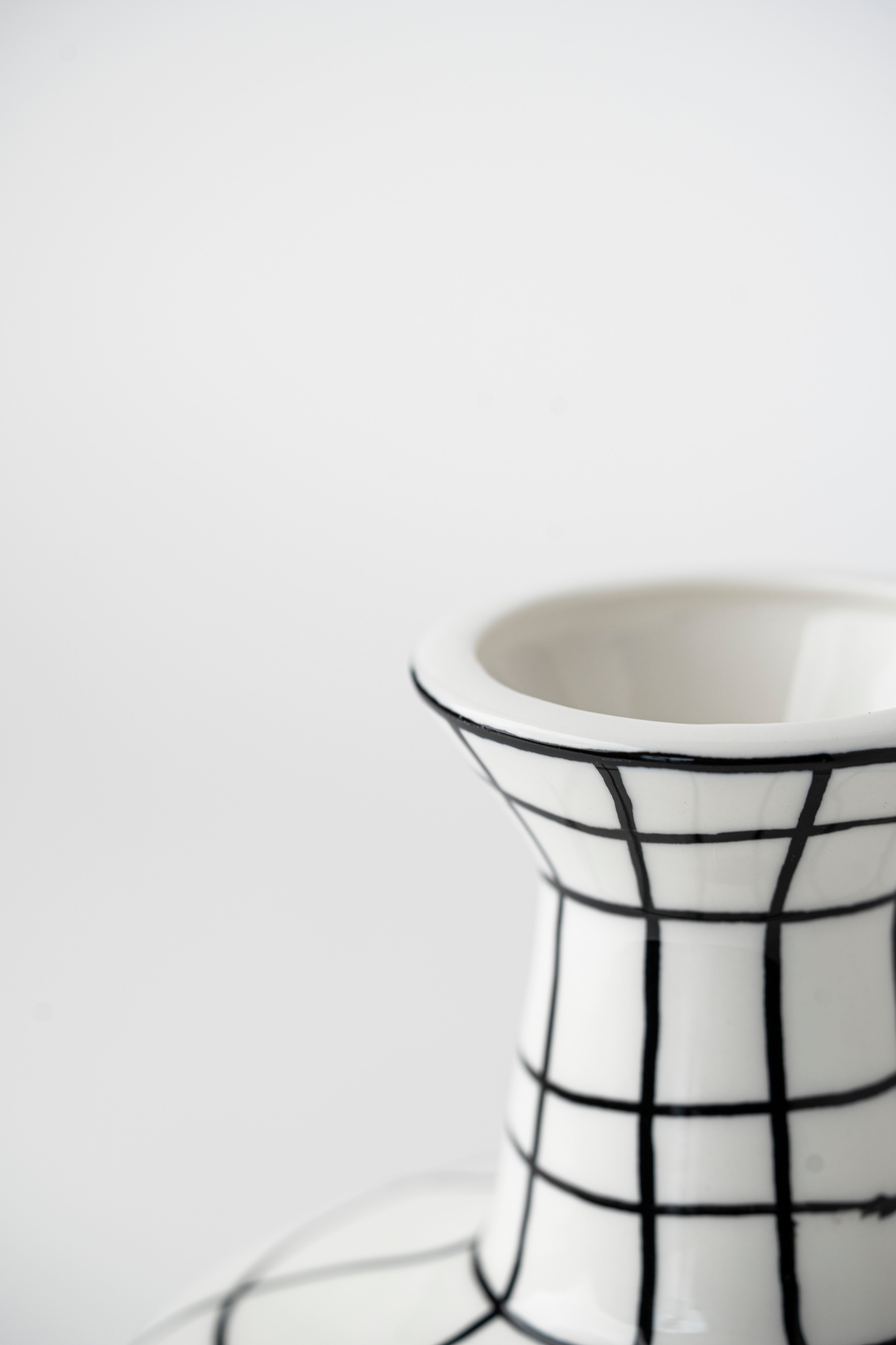 HAND-PAINTED GRID VASE SHORT