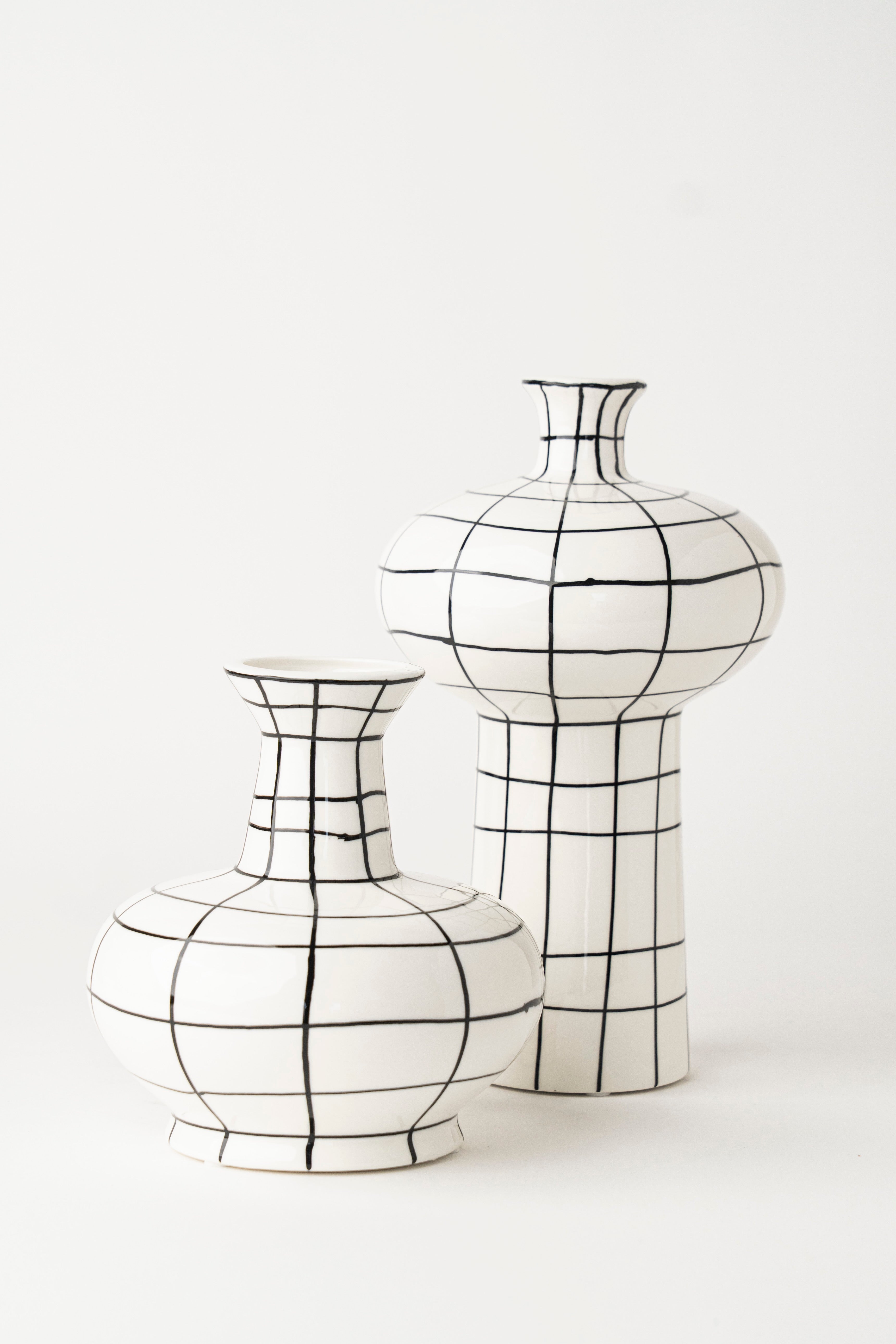HAND-PAINTED GRID VASE SHORT