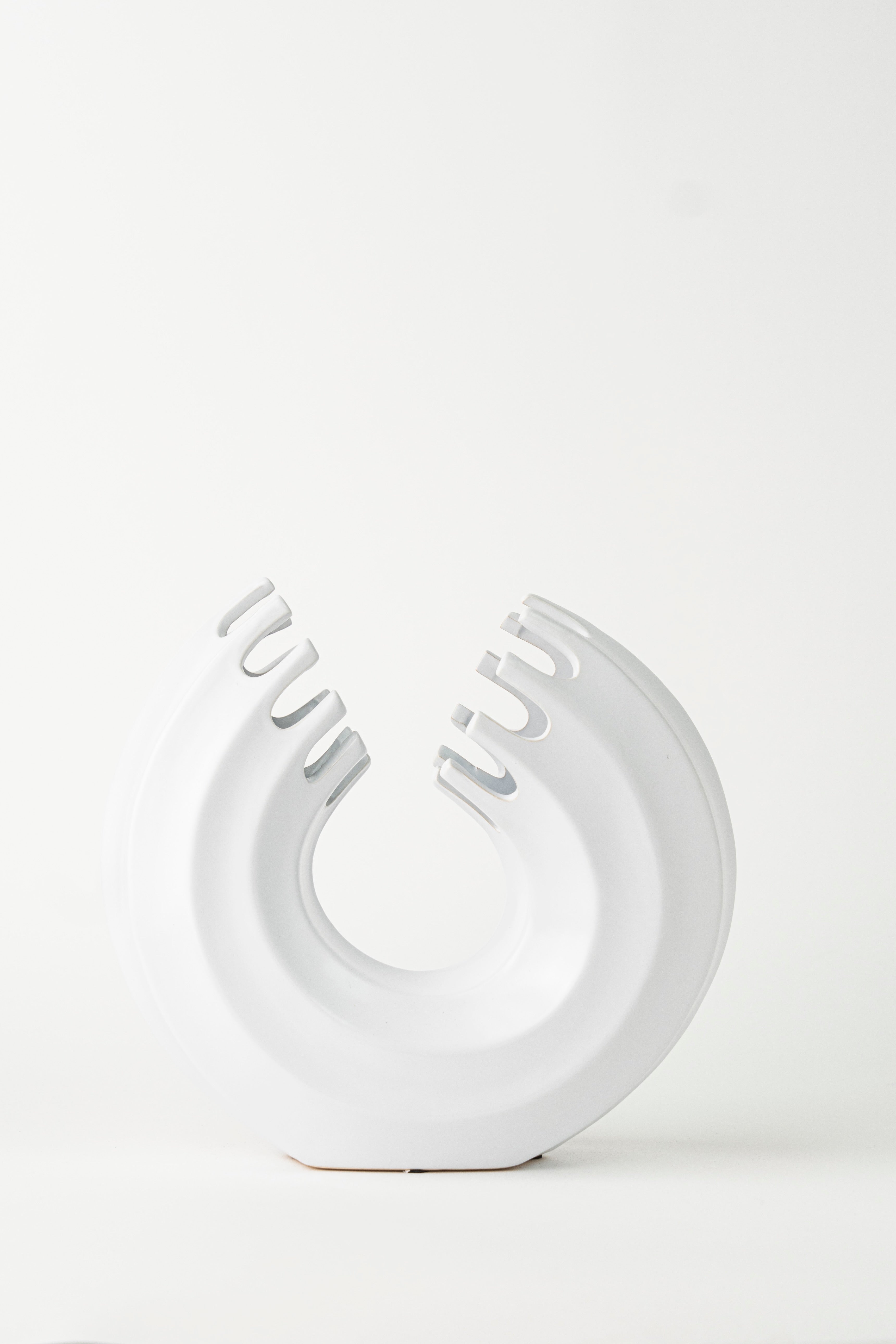 ROUND ABSTRACT ORNAMENT – SMALL