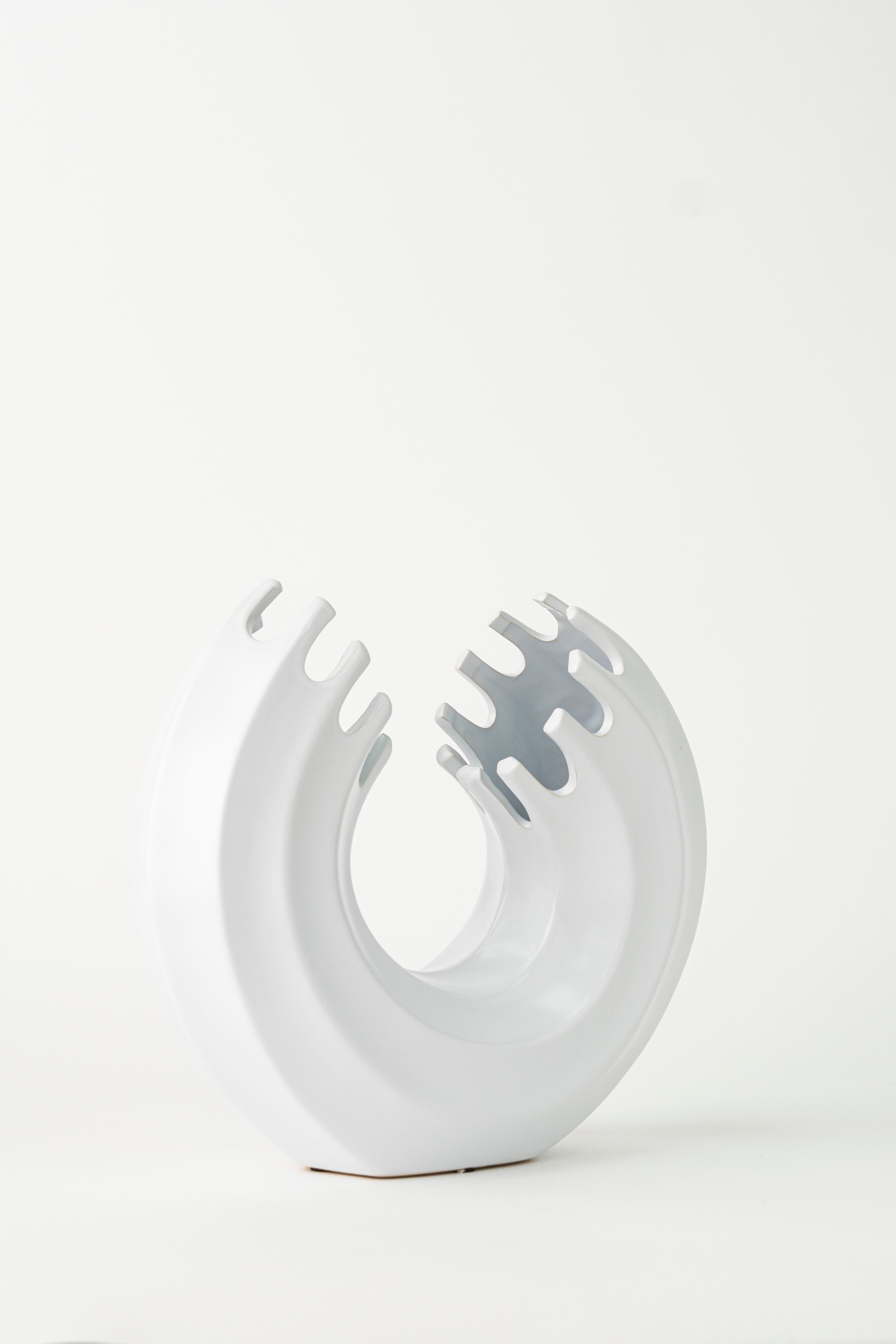 ROUND ABSTRACT ORNAMENT – SMALL