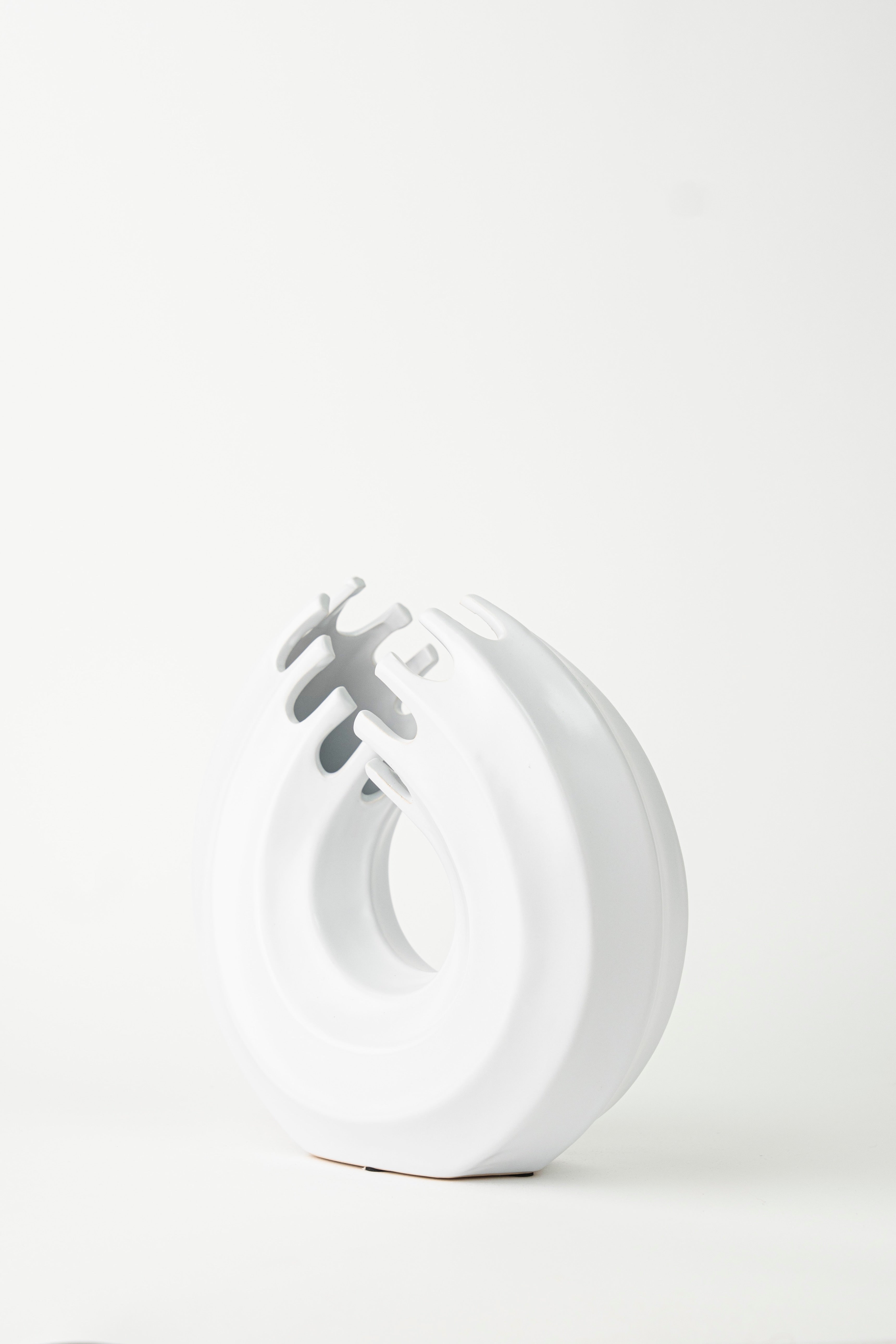 ROUND ABSTRACT ORNAMENT – SMALL