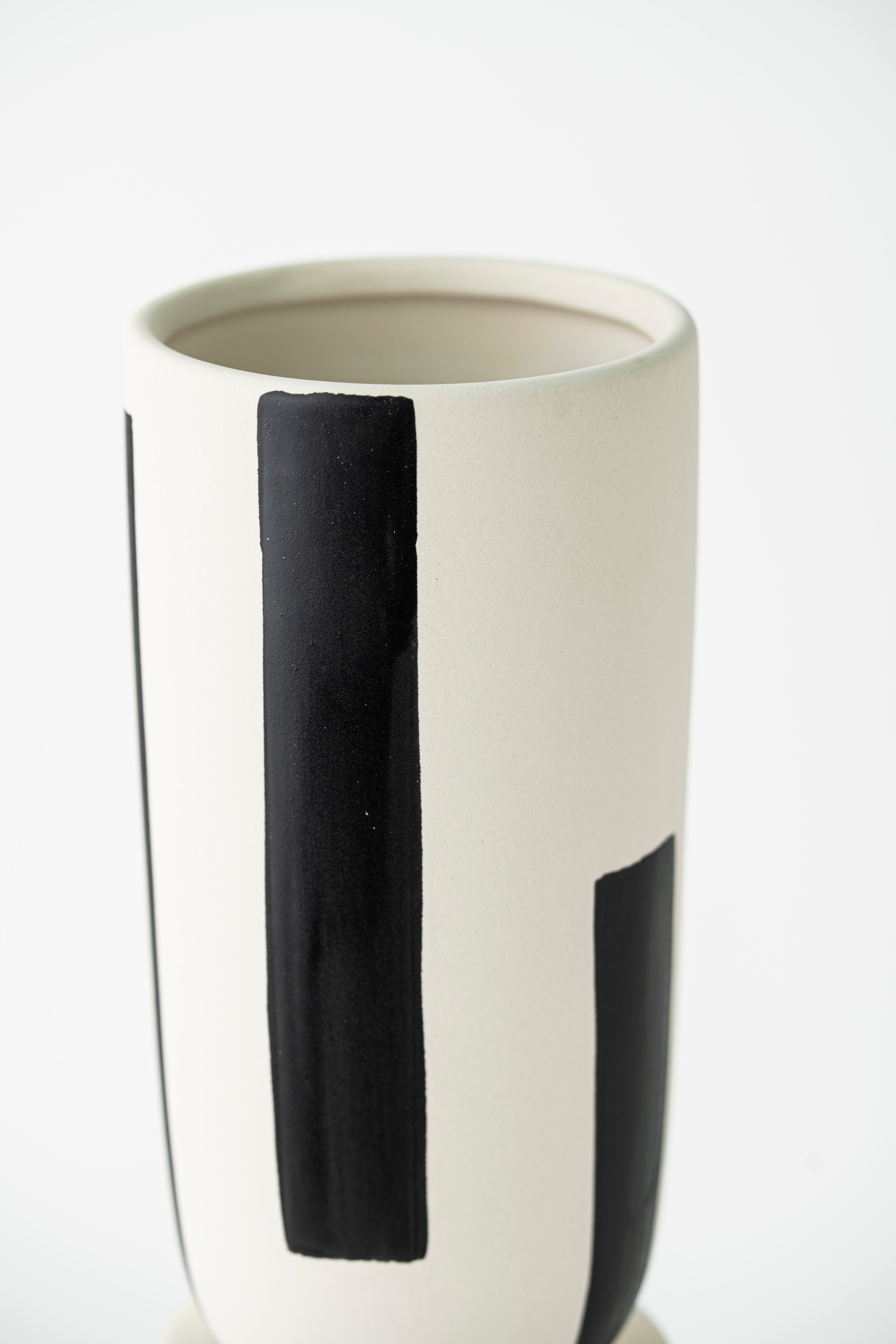 THE VERTICAL BAR DECORATIVE PIECE
