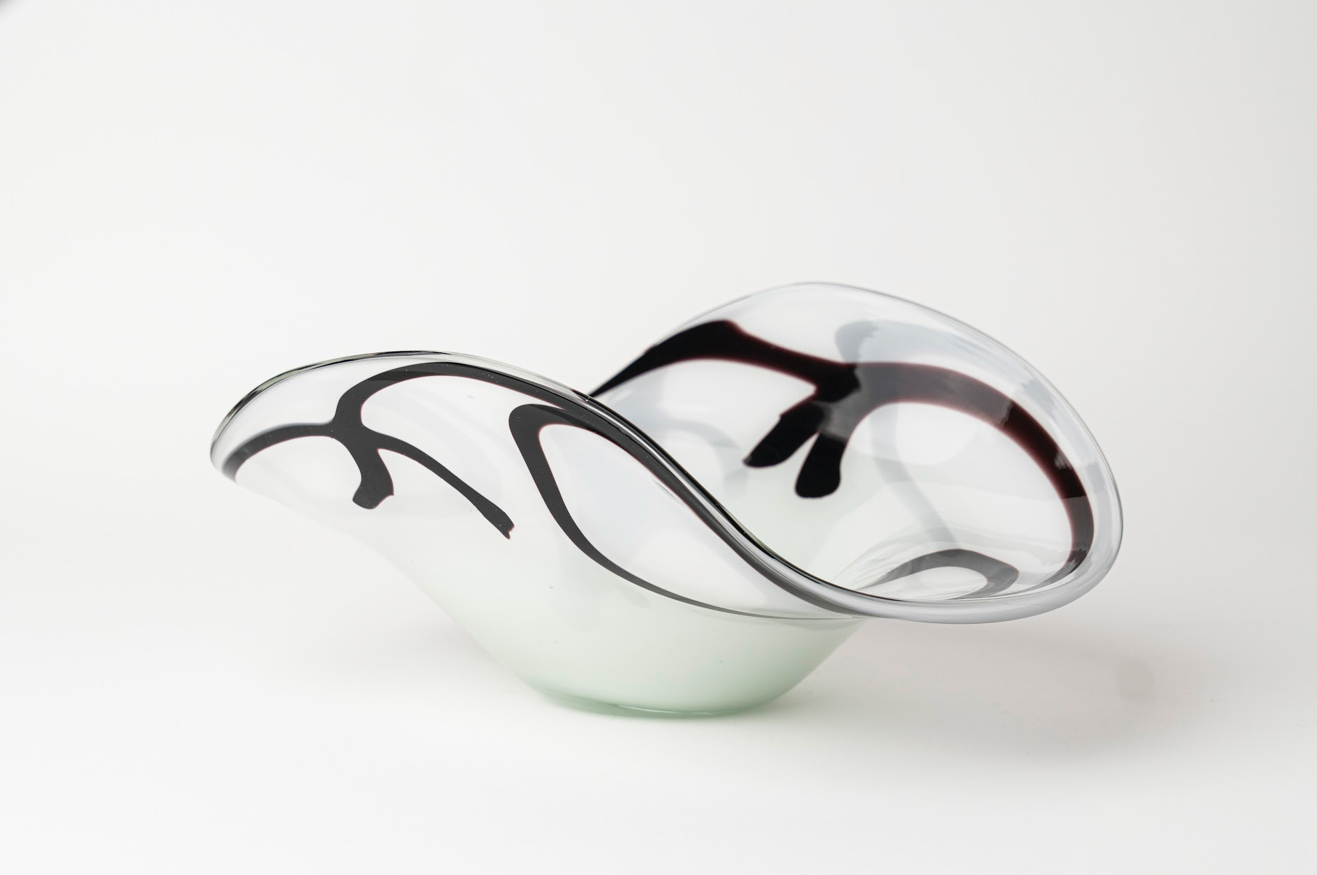 WHITE-LINED FRUIT BOWL