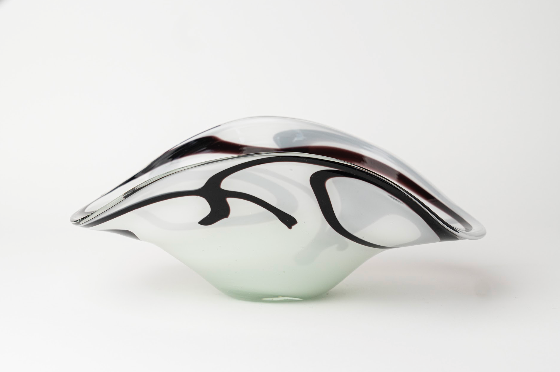WHITE-LINED FRUIT BOWL