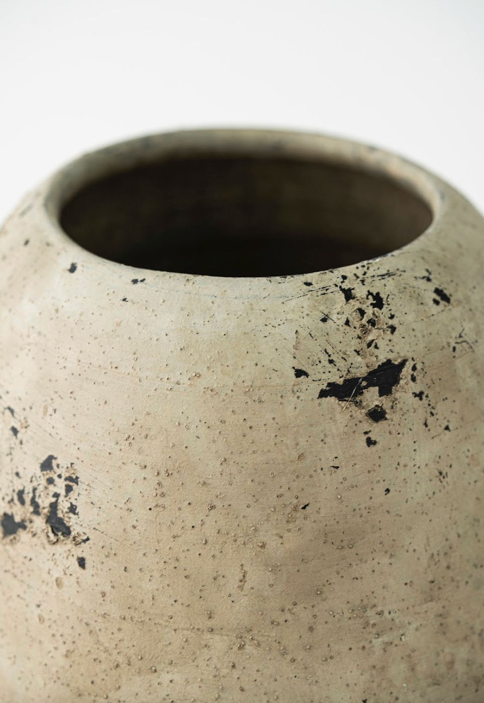 ANTIQUE WIDE-MOUTHED VASE
