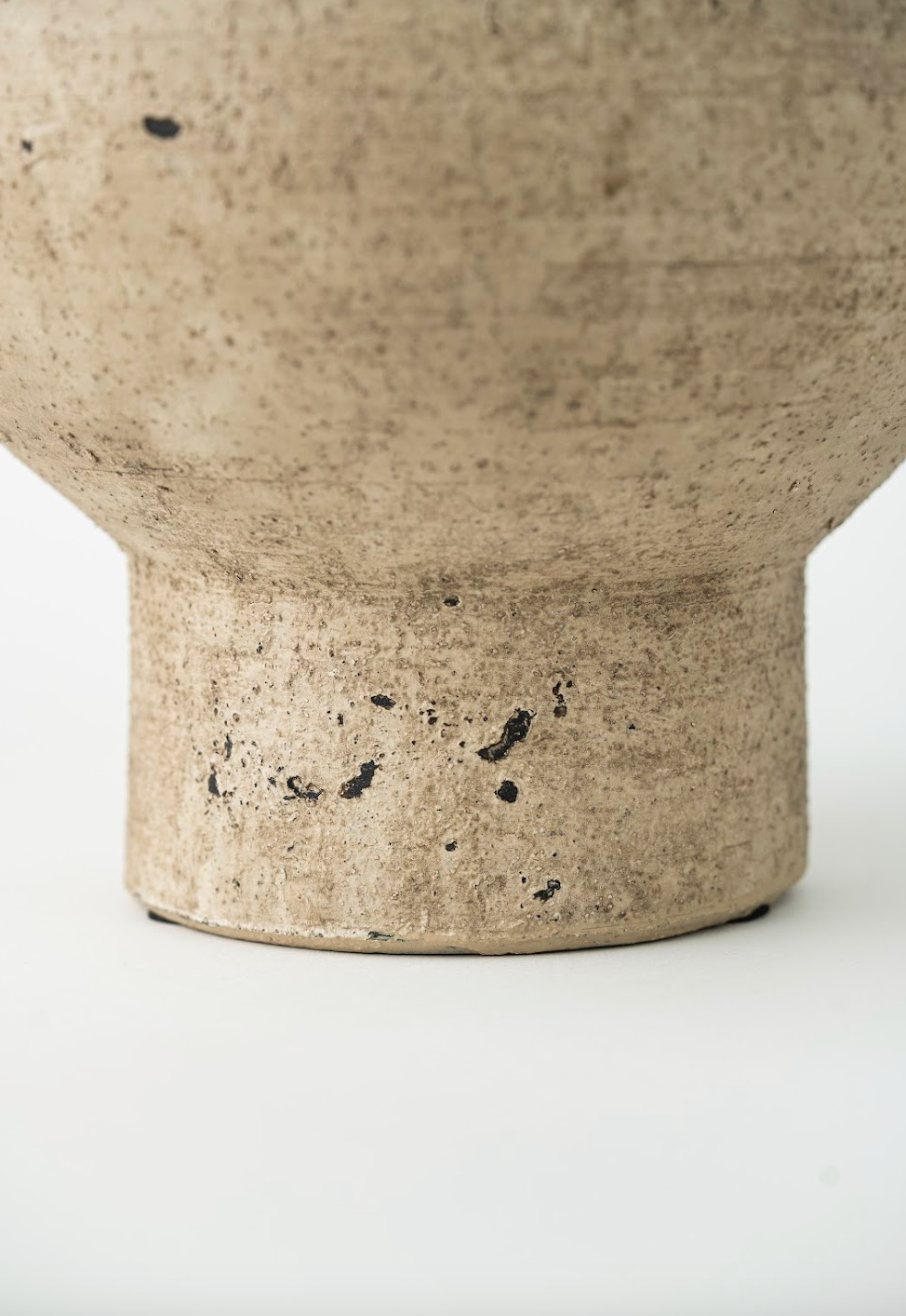 ANTIQUE WIDE-MOUTHED VASE