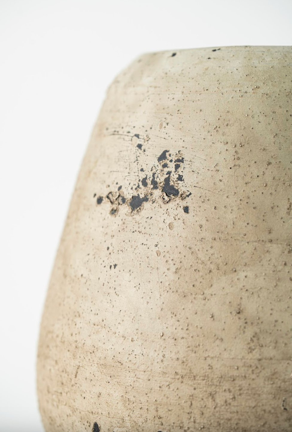 ANTIQUE WIDE-MOUTHED VASE