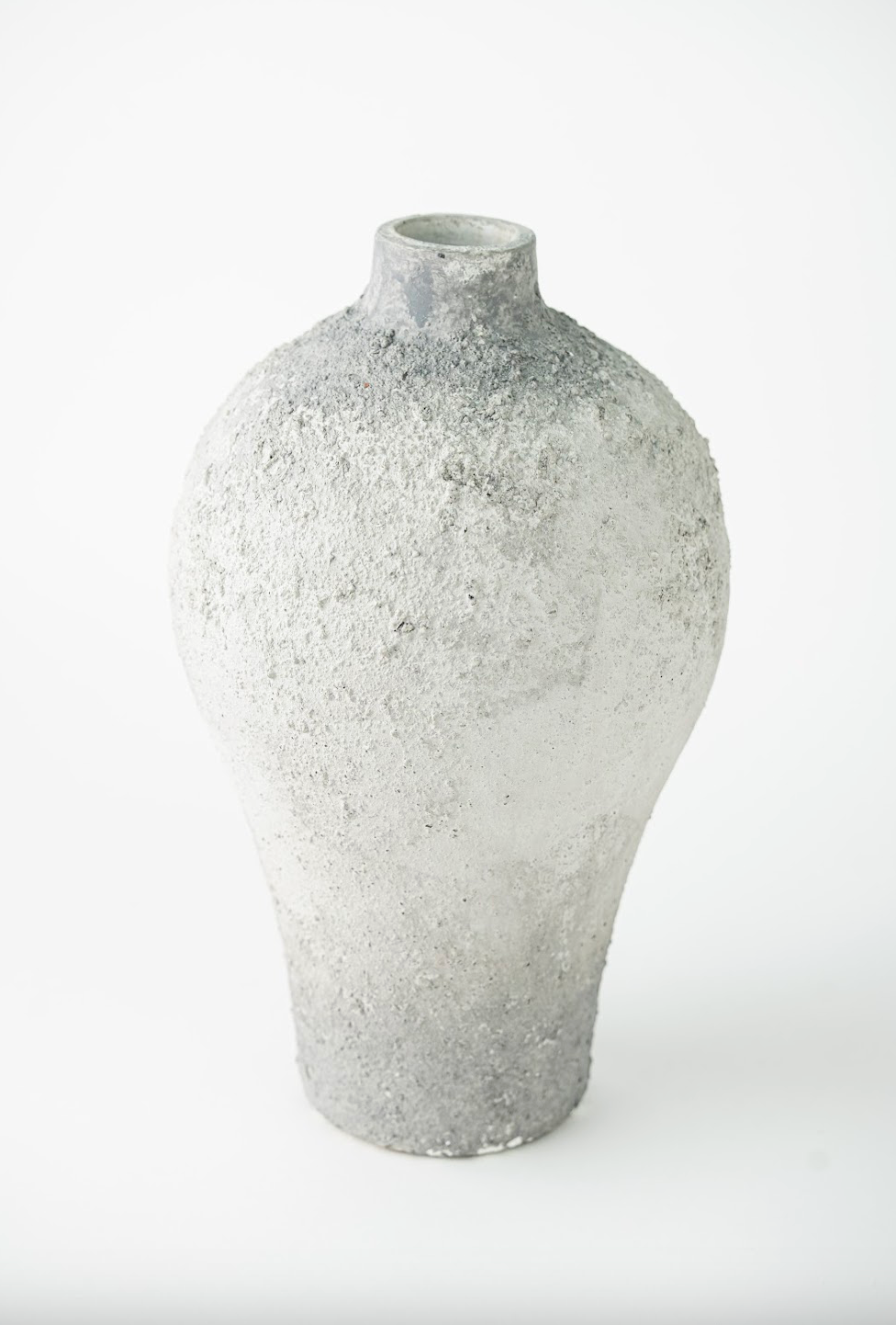 FINE-MOUTHED ROUND-BELLIED VASE