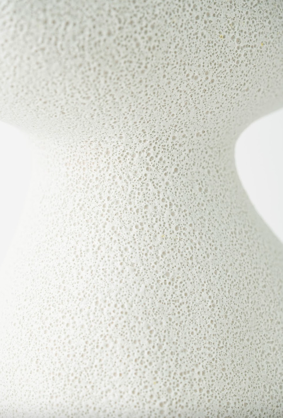 WIDE-OPENED MOUTH CERAMIC VASE SHORT
