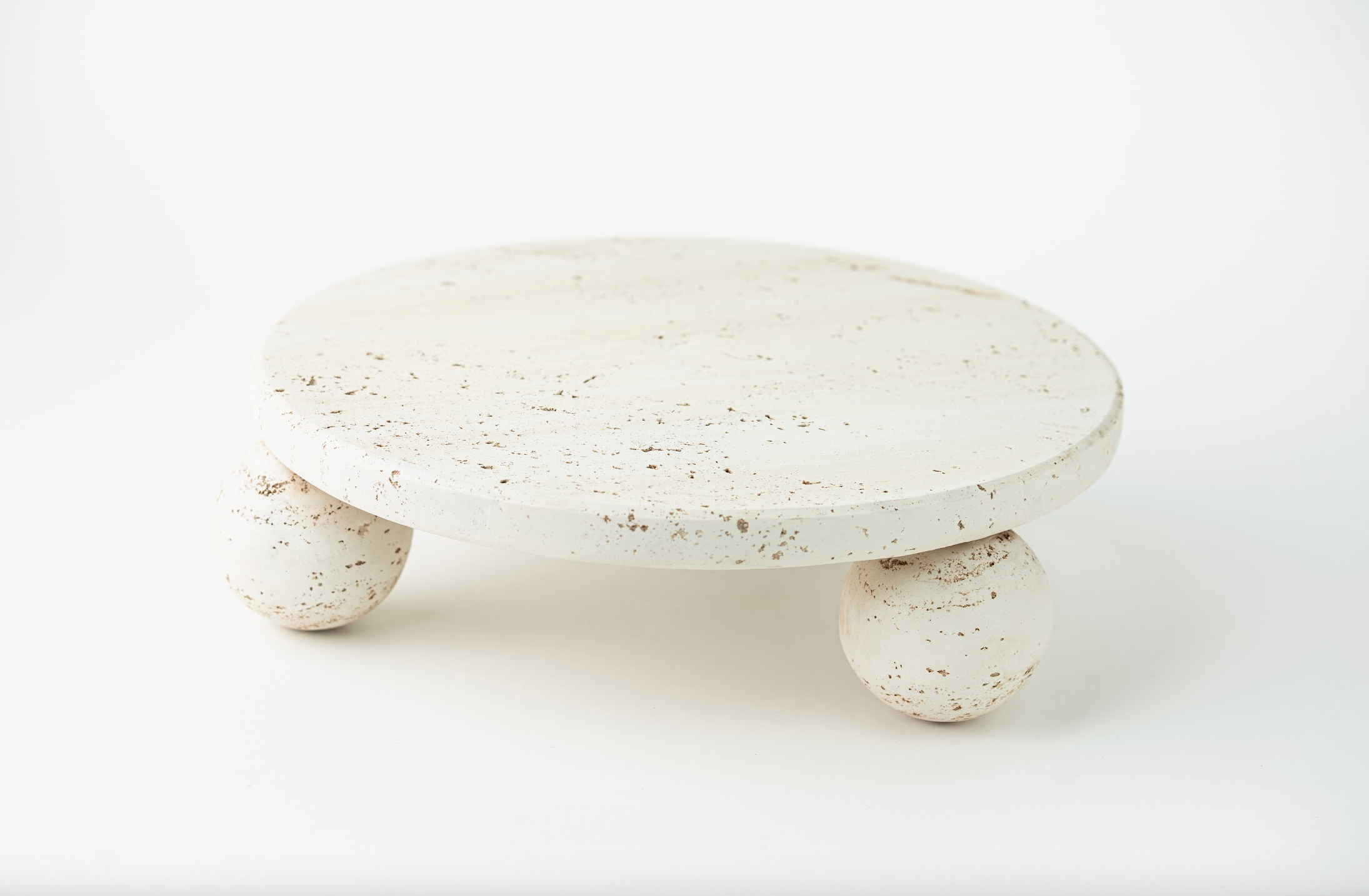 TRAVERTINE PATTERN ROUND FOOTED PLATE - BEIGE