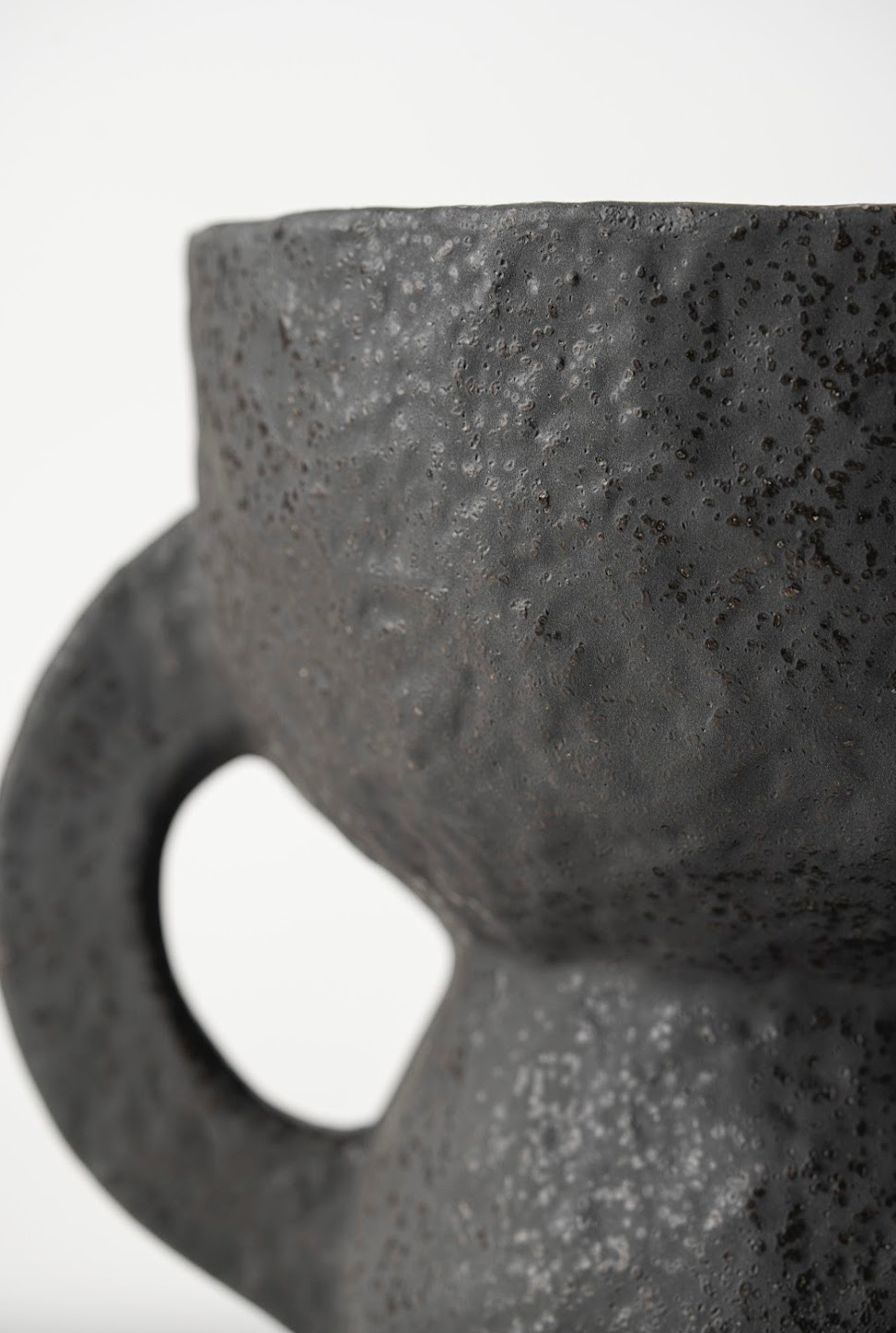 THE AMPHORA VASE
